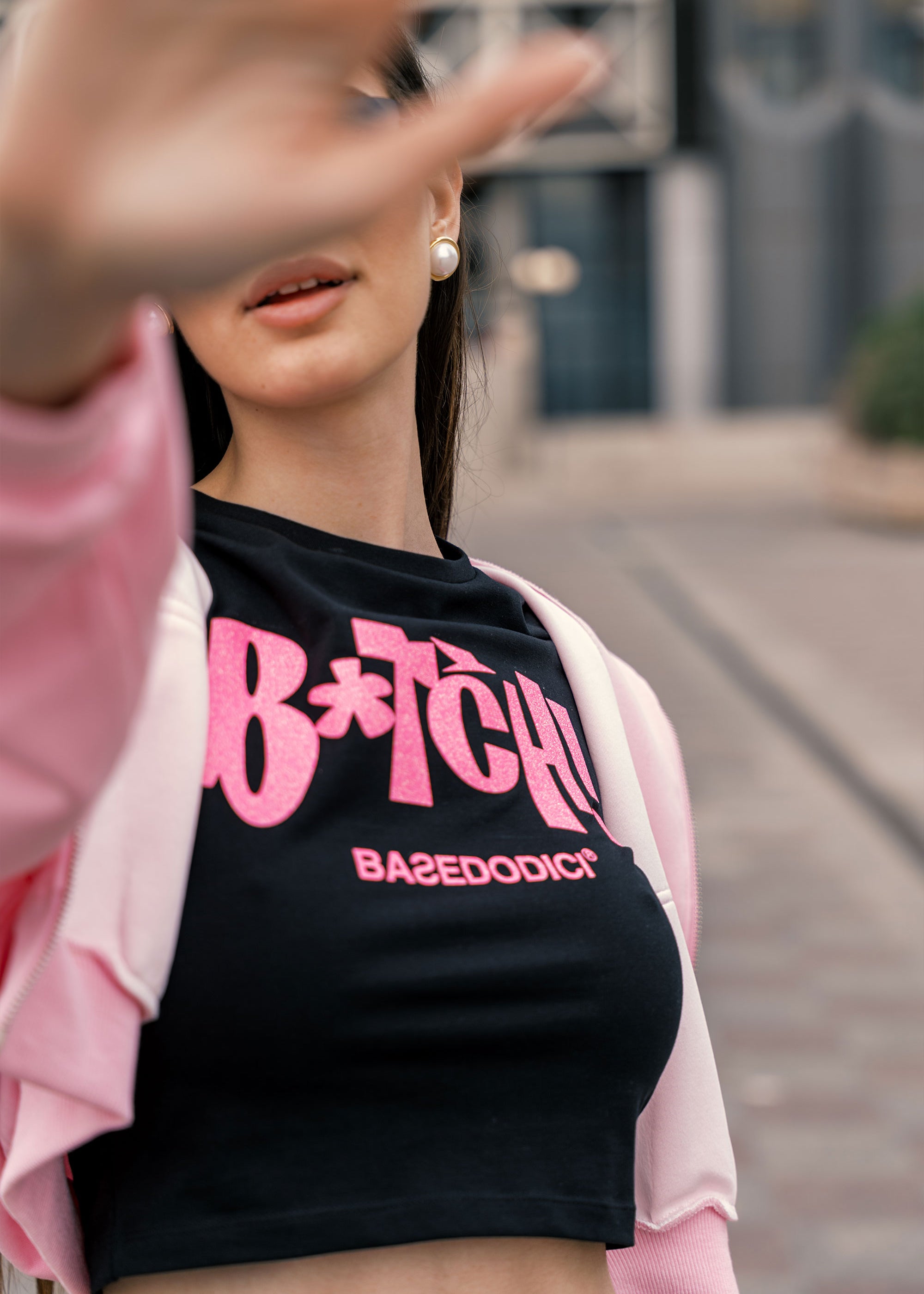 00_CropTop_Bitch_GlitterBlackPink_02.jpg