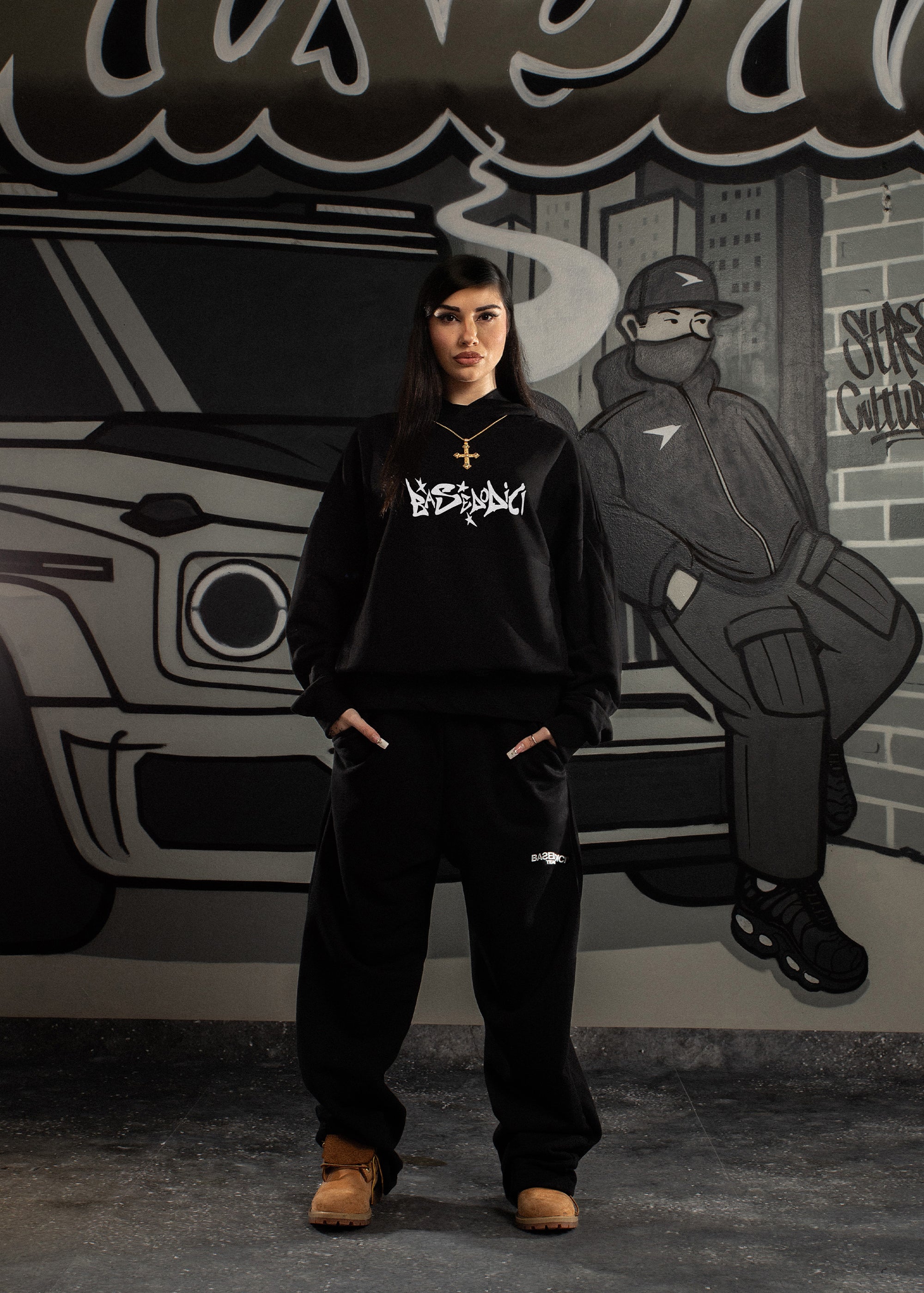 1_0004_GRAFFITIHOODIEBLACK.jpg