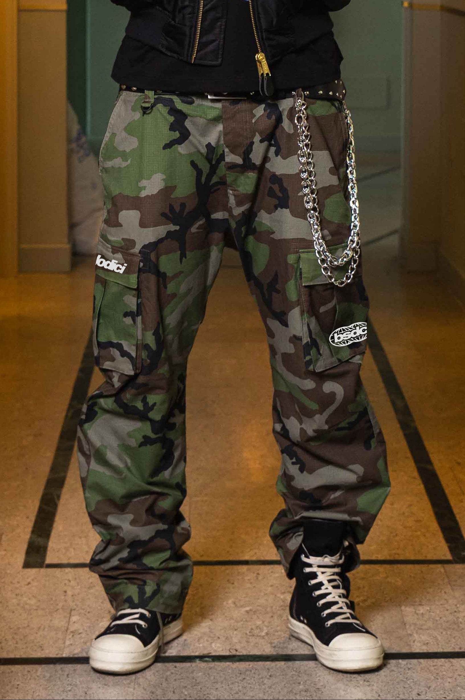 "WORLD TOUR" Bomber Black look