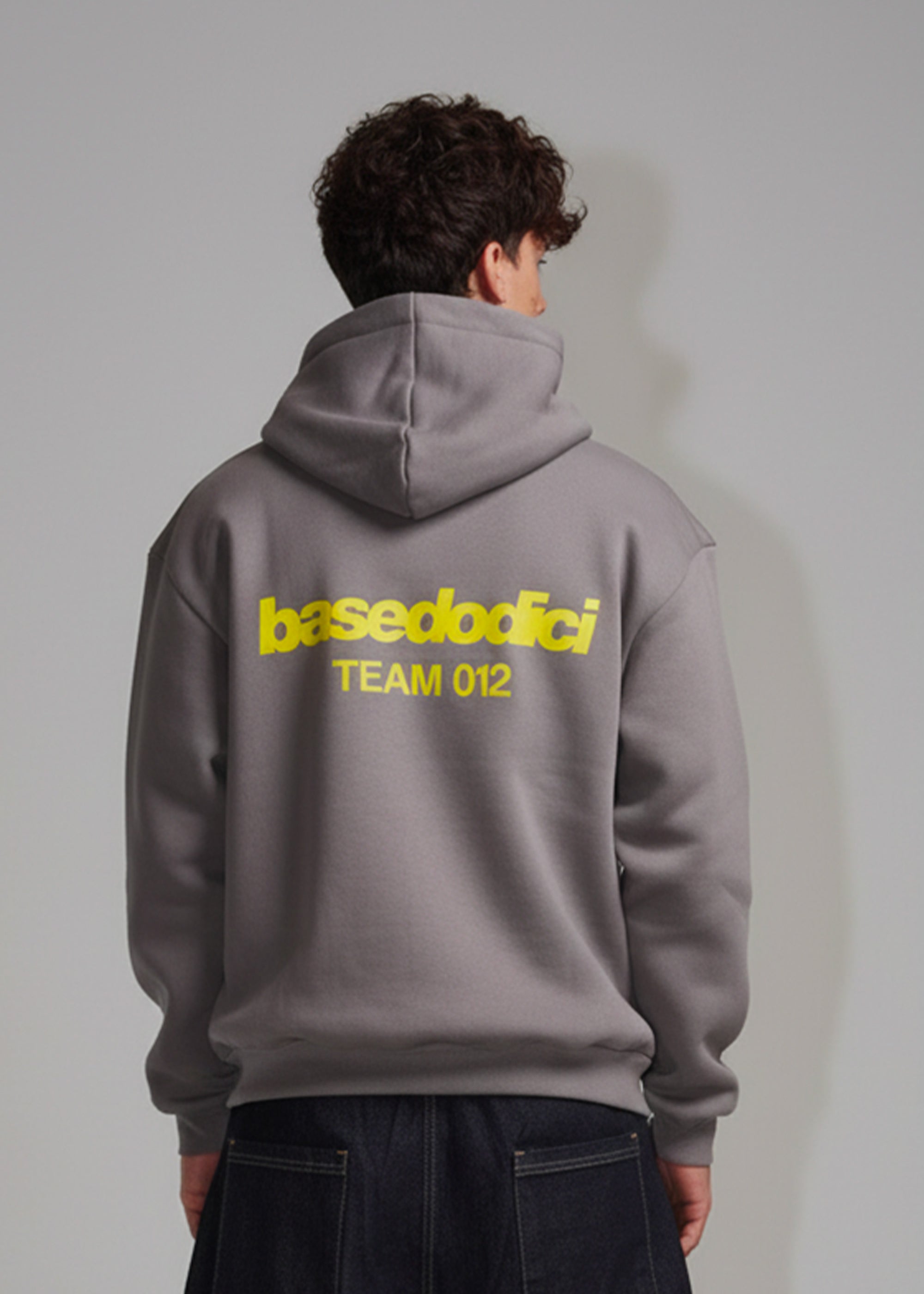 0026_HOODIE_BACK_LOGO_CHARACOALGREY_02.jpg