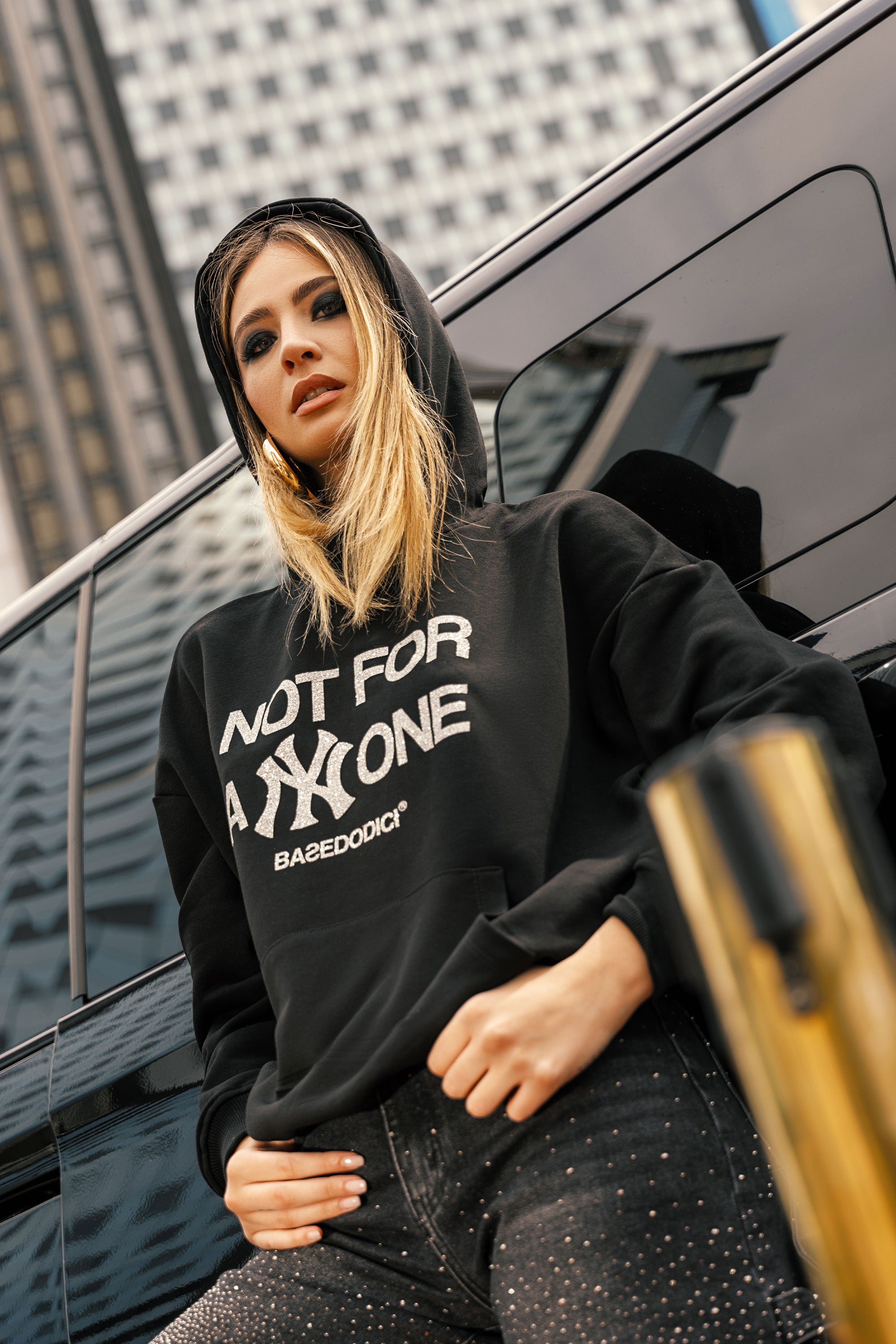 Boxy Hoodie “DIVA” Not For Anyone Glitter Black