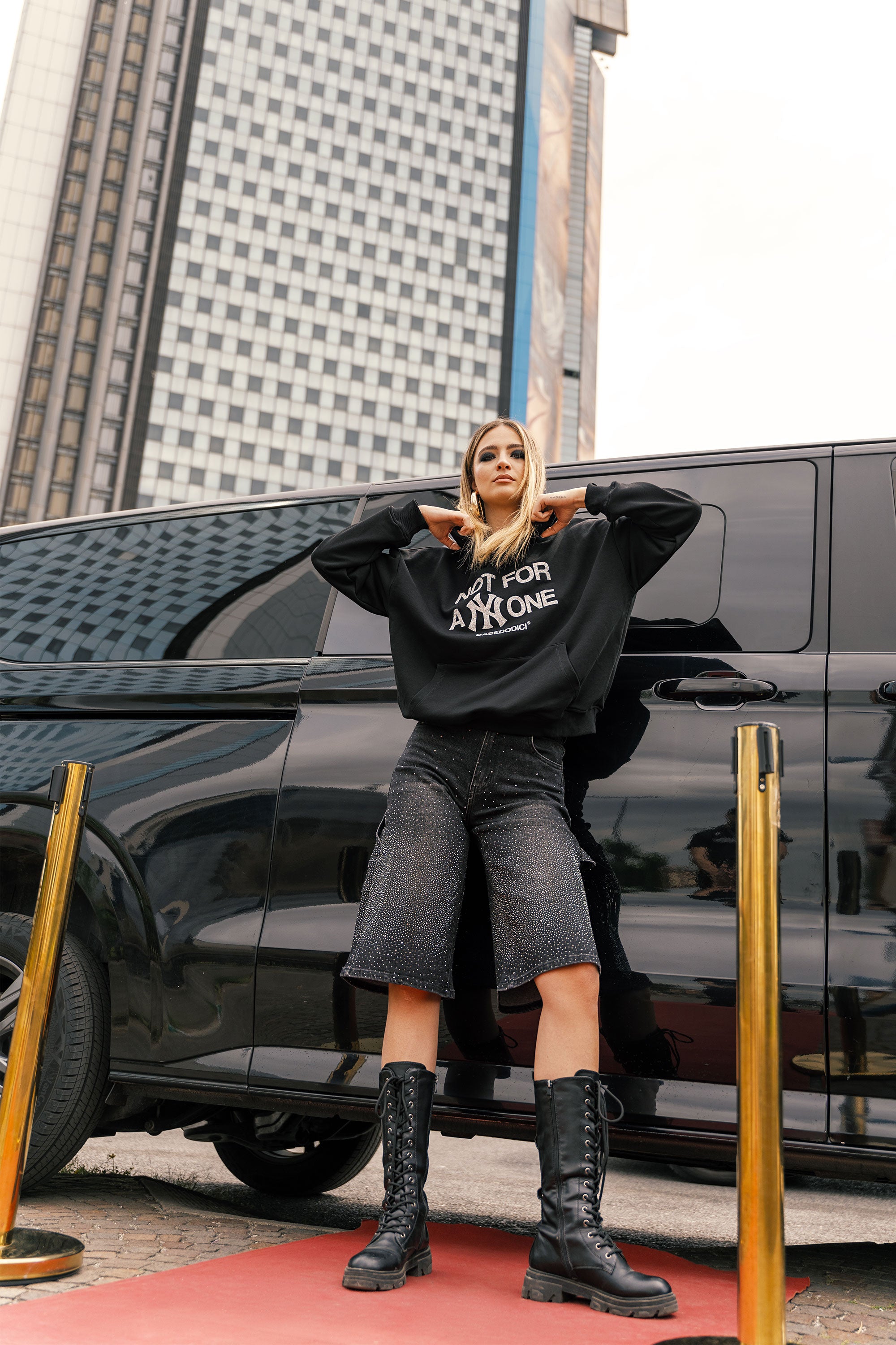 Boxy Hoodie “DIVA” Not For Anyone Glitter Black
