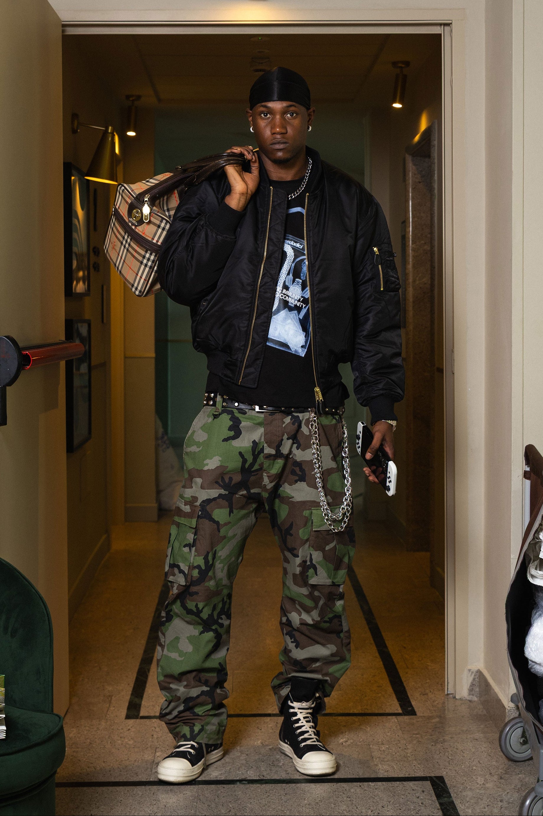 "WORLD TOUR" Bomber Black look