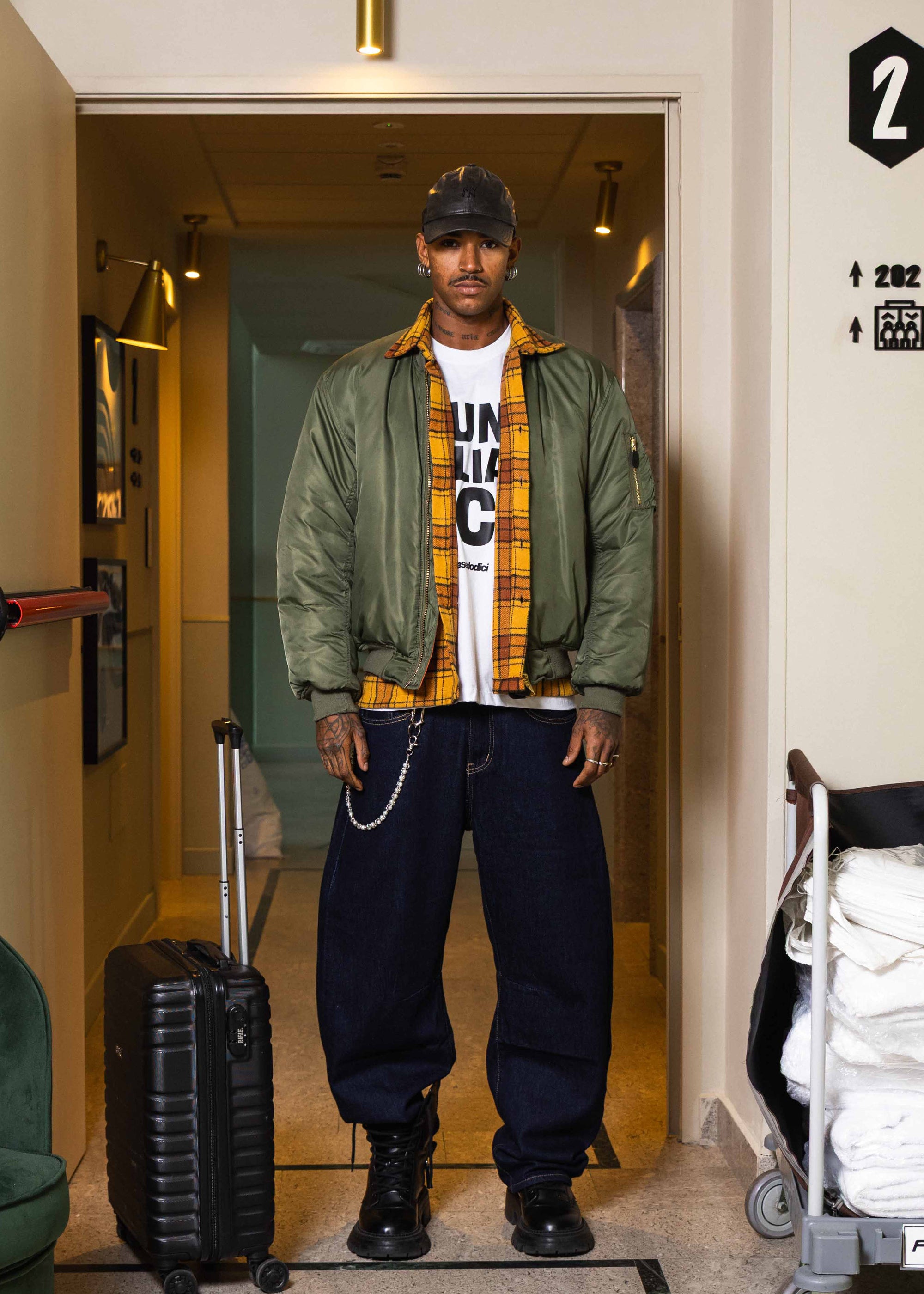 BOMBER_JACKET_WORLD_TOUR_MILITARY_GREEN_14OCT25_0001_10c.jpg