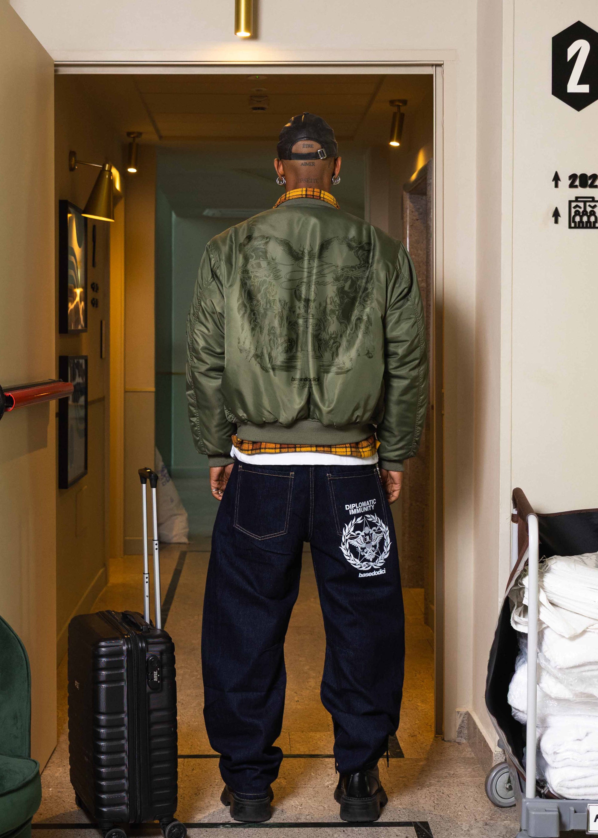 BOMBER_JACKET_WORLD_TOUR_MILITARY_GREEN_14OCT25_0003_11c.jpg