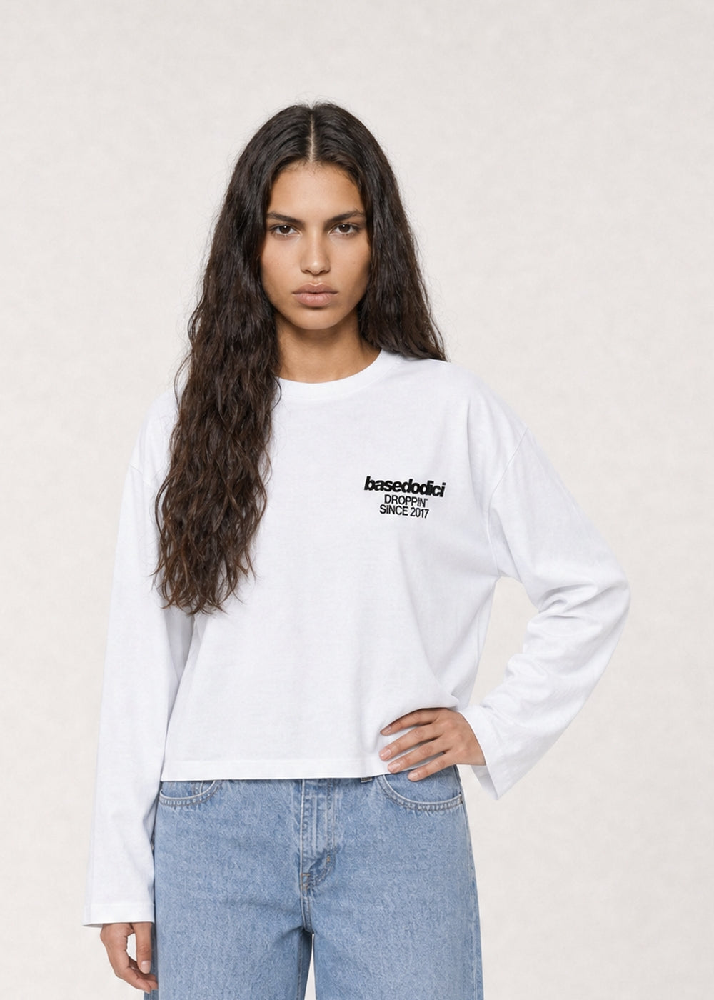 CROP_INDOSSATO-FRONT_LongsleeveVIRALEDITTUSIBELLBELLWhite-Animalier_Paula.jpg