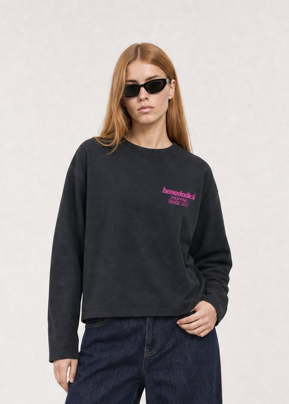 CROP_INDOSSATO-FRONT_LongsleeveVIRALEDITTiAmoVenerdiBlack-GlitterPink_Alessandra.jpg