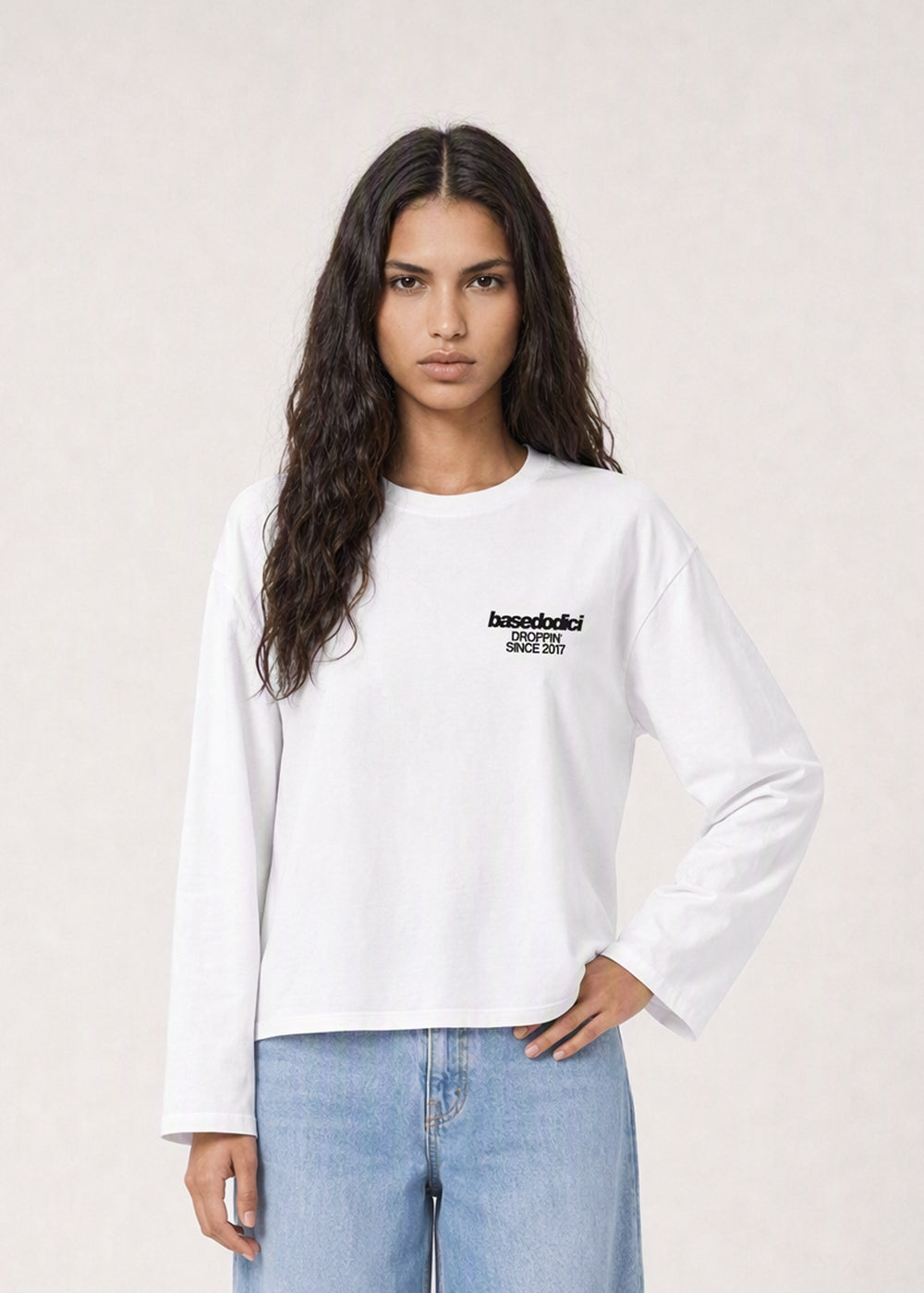 CROP_INDOSSATO-FRONT_LongsleeveVIRALEDITTiAmoVenerdiWhite-Animalier_Paula.jpg