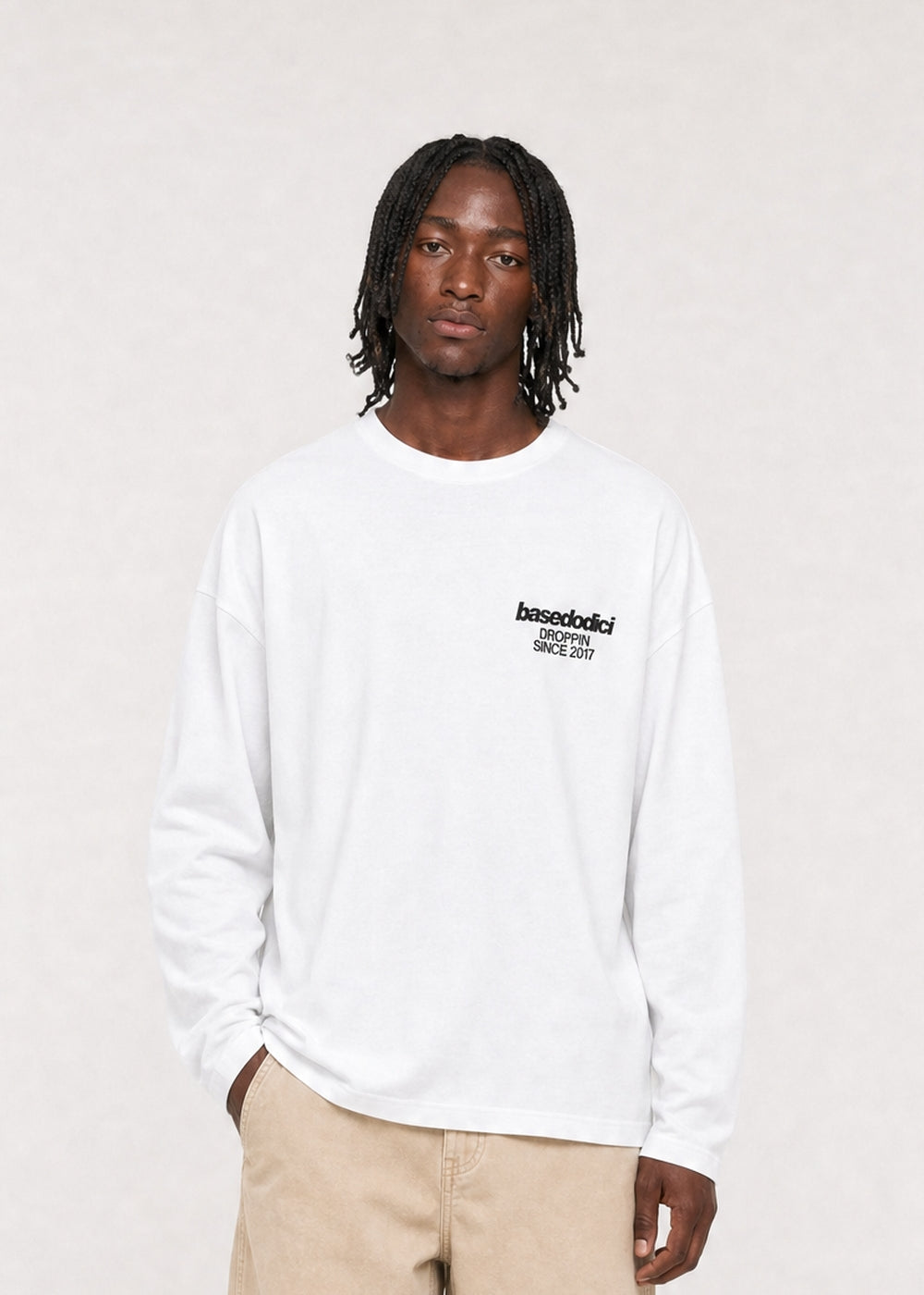 CROP_INDOSSATO-FRONT_LongsleeveVIRALEDITTiAmoVenerdiWhite-Black_Marcus.jpg