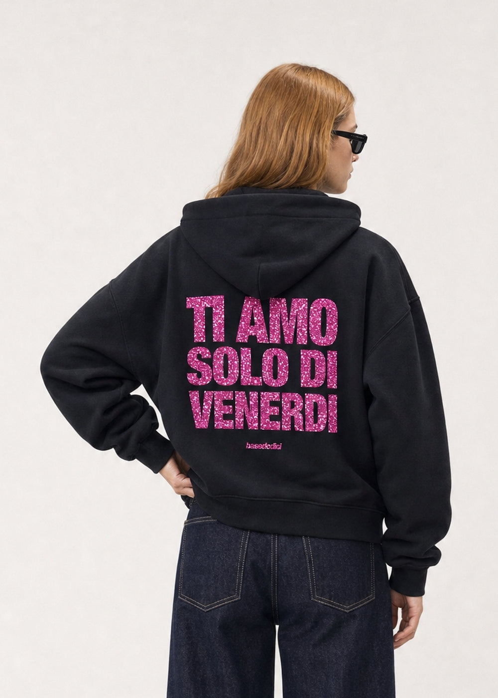 CROP_INDOSSATO_HoodieVIRALEDITTiAmoVenerdiBlack-GlitterPink_Alessandra.jpg