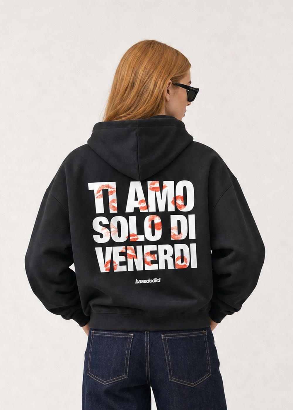 CROP_INDOSSATO_HoodieVIRALEDITTiAmoVenerdiBlack-Kiss_Alessandra.jpg