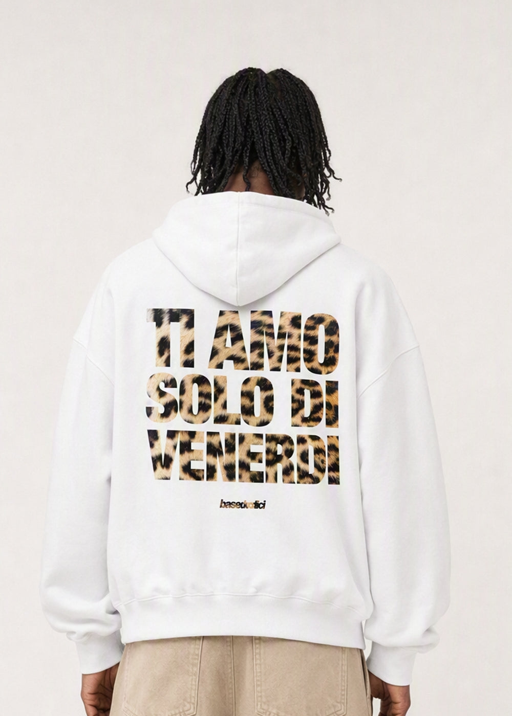CROP_INDOSSATO_HoodieVIRALEDITTiAmoVenerdiWhite-Animalier_Marcus.jpg