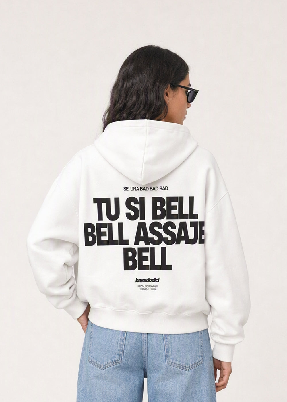 CROP_INDOSSATO_Hoodie_VIRAL_EDIT_TU_SI_BELL_BELL_White-Black_Paula.jpg