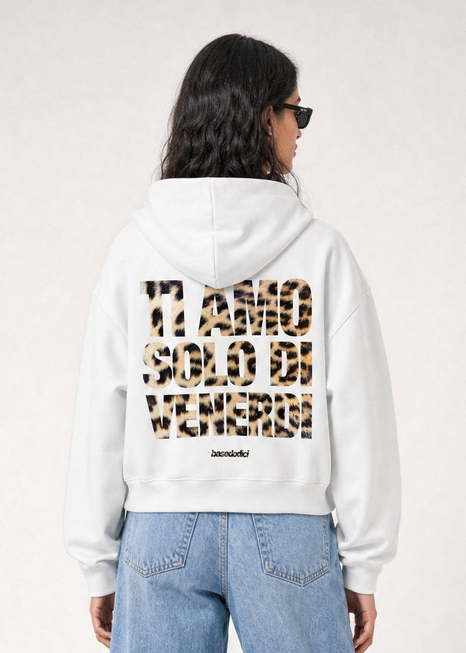 CROP_INDOSSATO_Hoodie_VIRAL_EDIT_TiAmoVenerdi_White-Animalier_Paula.jpg