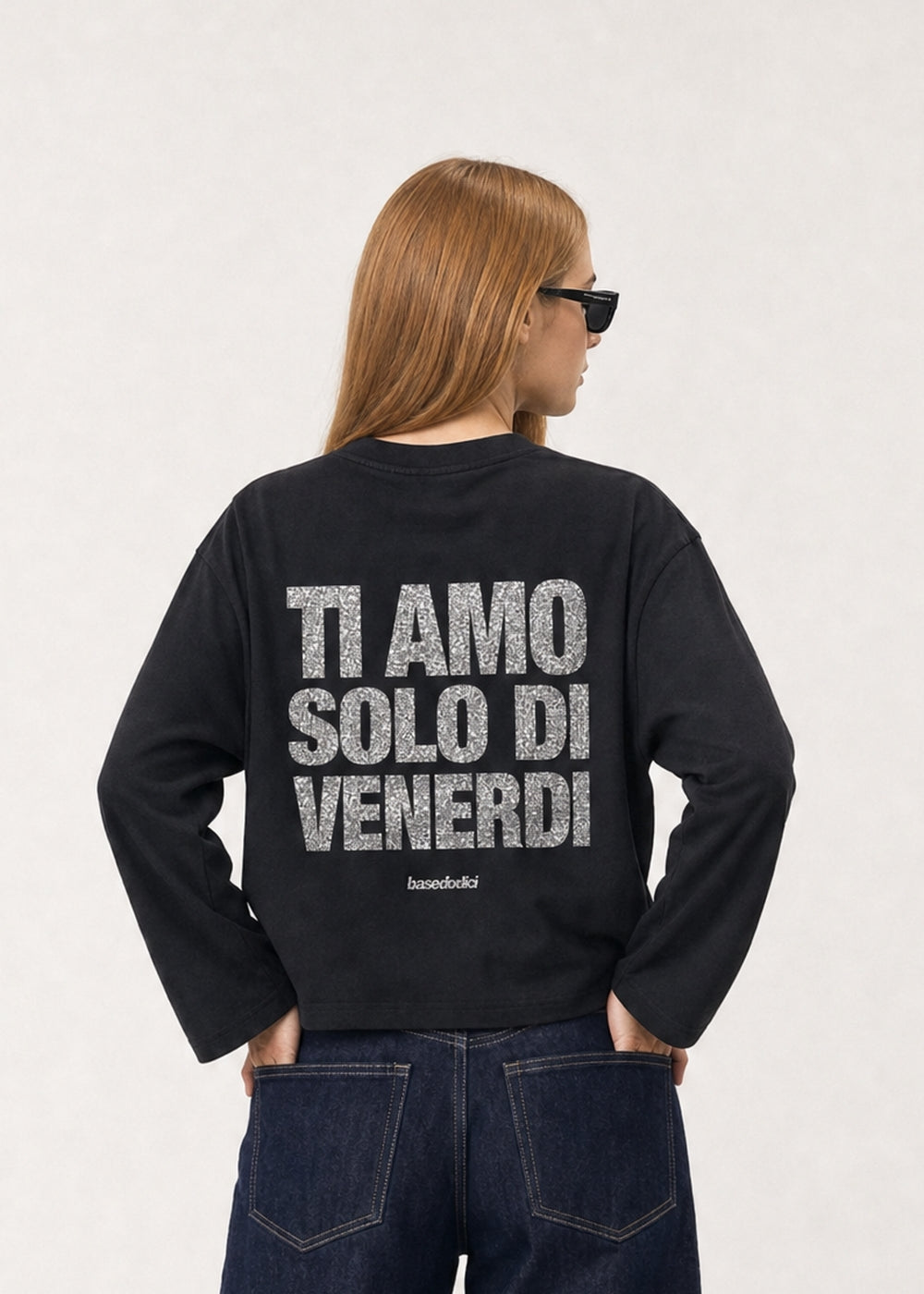CROP_INDOSSATO_LongsleeveVIRALEDITTiAmoVenerdiBlack-Glitter_Alessandra.jpg