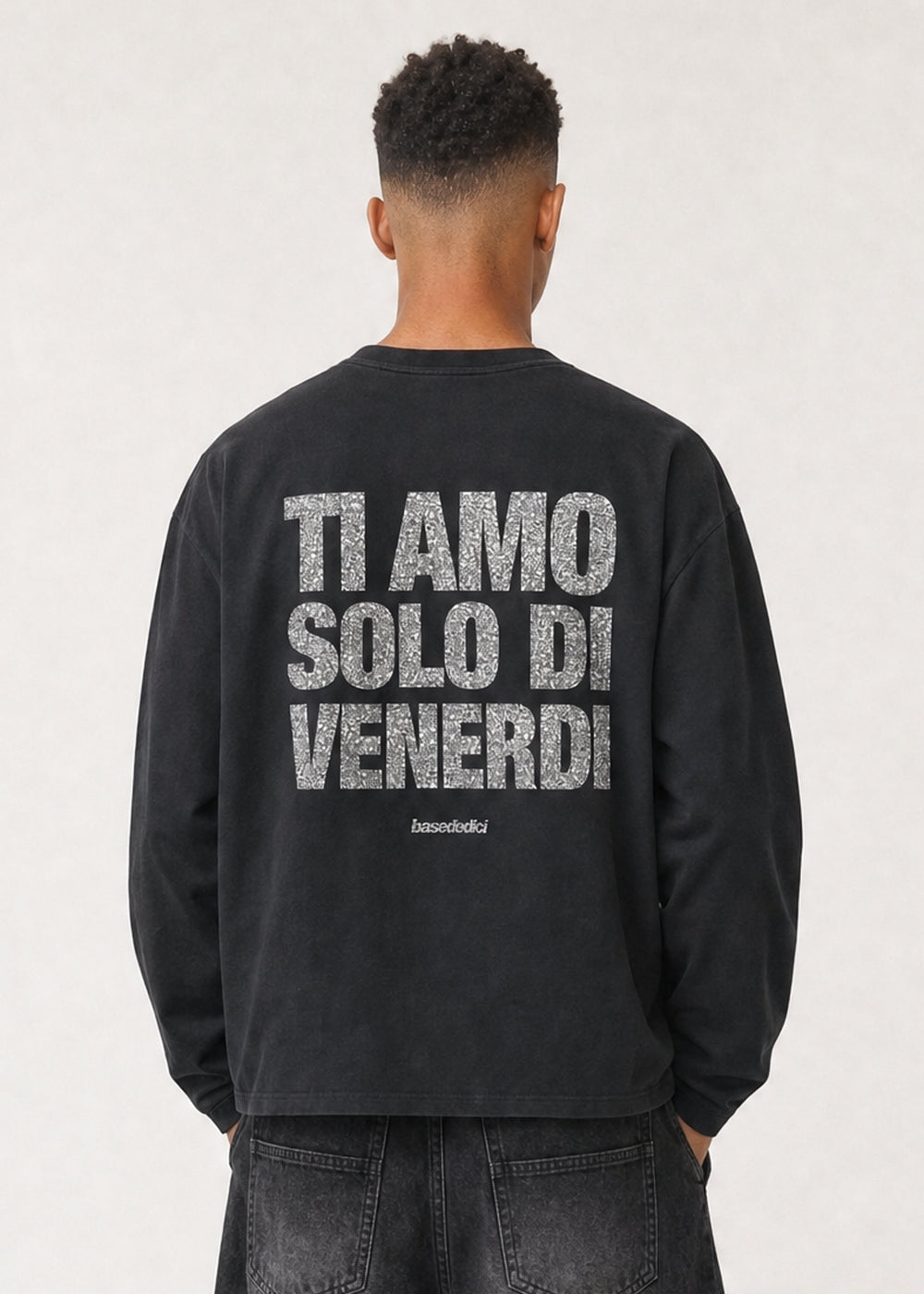 CROP_INDOSSATO_LongsleeveVIRALEDITTiAmoVenerdiBlack-Glitter_Ronaldo.jpg