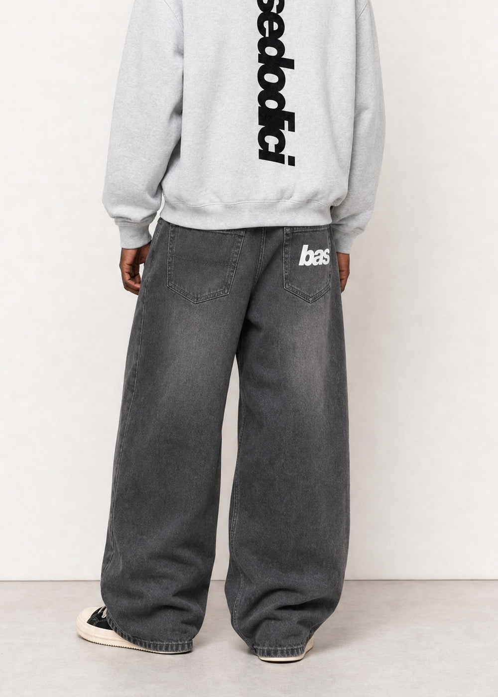 CROP_INDOSSATO_outfit1_marcus_back.jpg