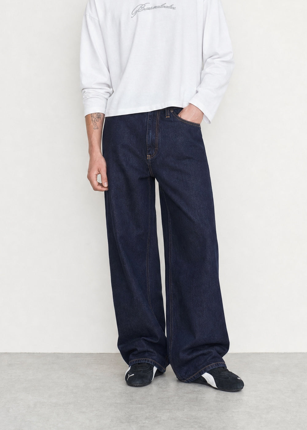 CROP_INDOSSATO_outfit2_nuovo_front.jpg
