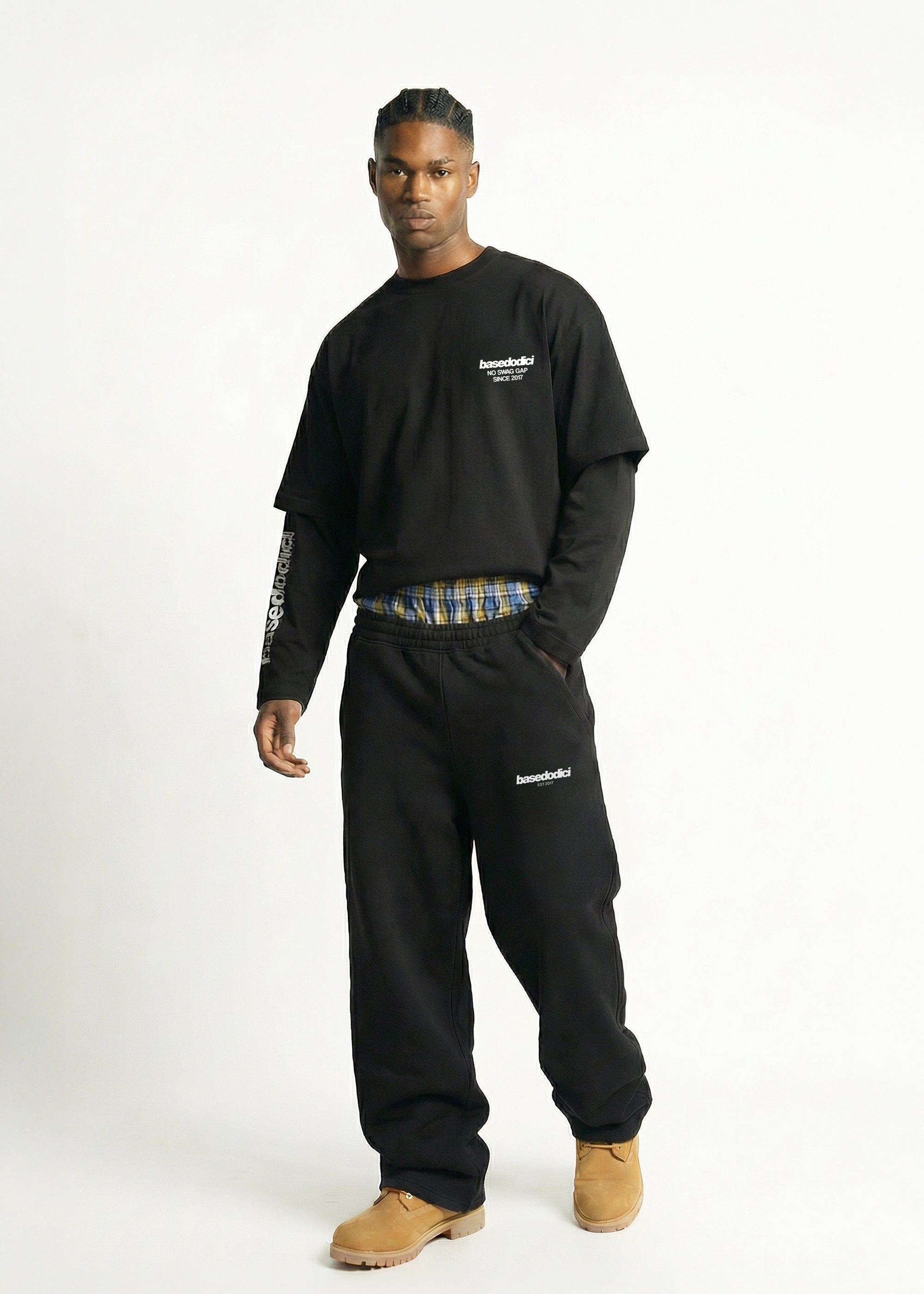 FLEECE-BLACK-BIGCHECK_0001_FRONT_LOGO_EST_copy_2.jpg