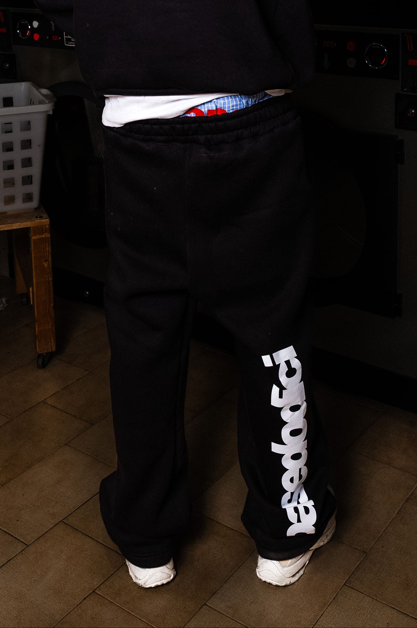 Fleece Pants “COMFY” Vertical Logo Black/White