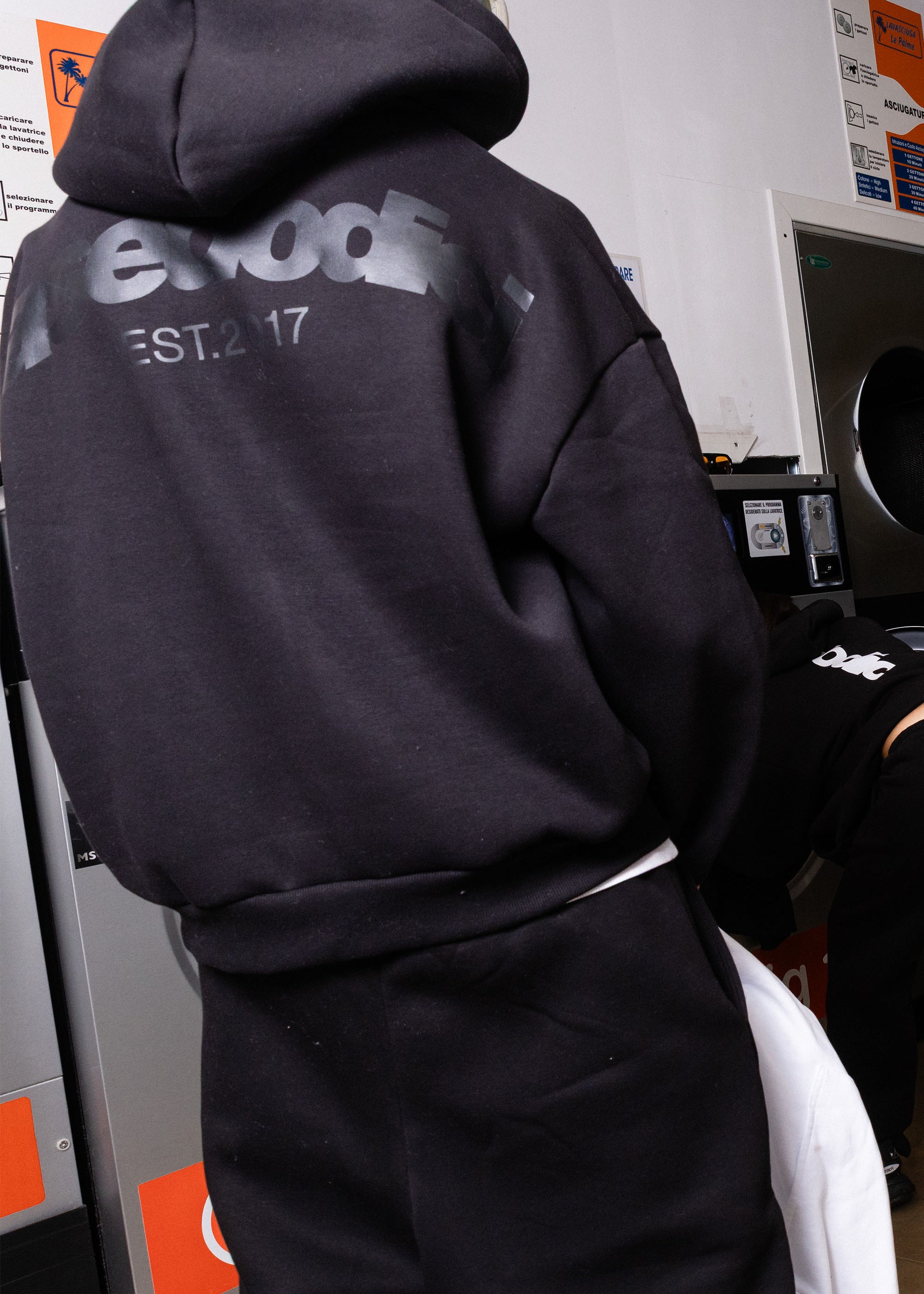 FULLZIP_COMFY_BACKLOGOBLACK_TONE_0000_43.jpg