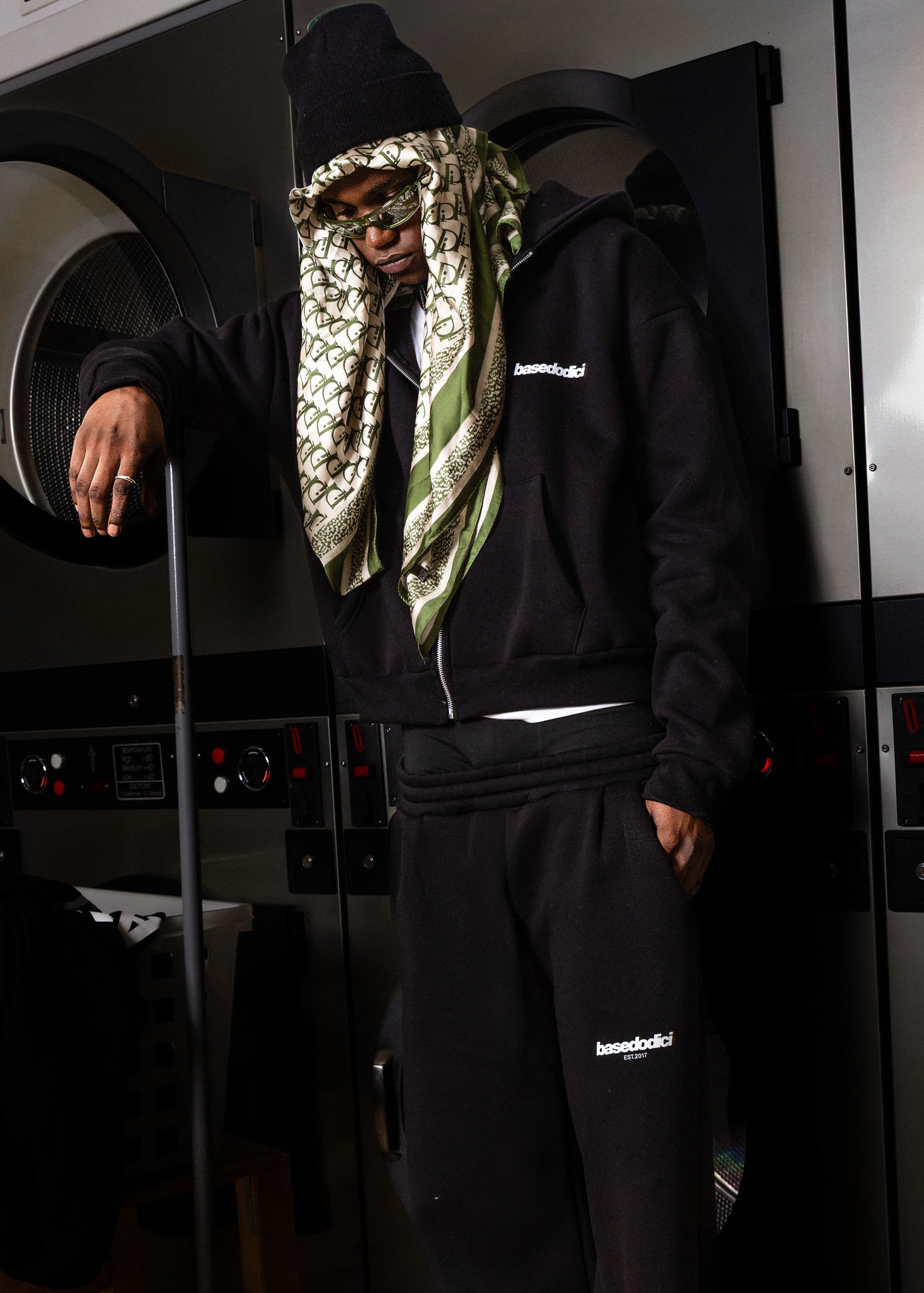 FULLZIP_COMFY_BACKLOGOBLACK_WHITE_0003_29copy.jpg
