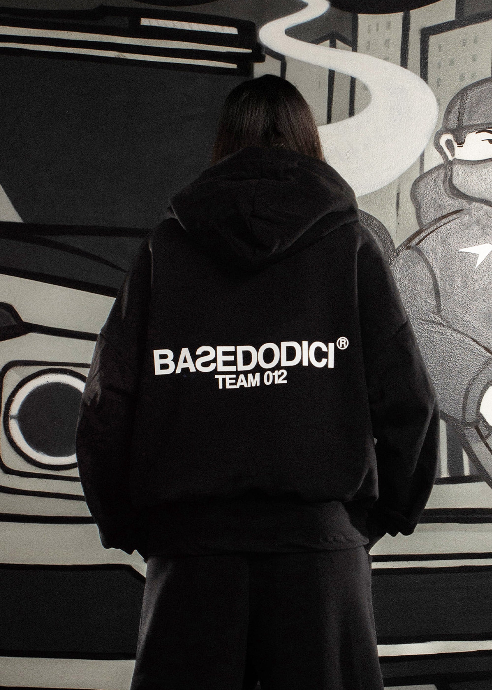 HOODIE-COMFY-TEAM012-BLACK-25Ago25-01.jpg
