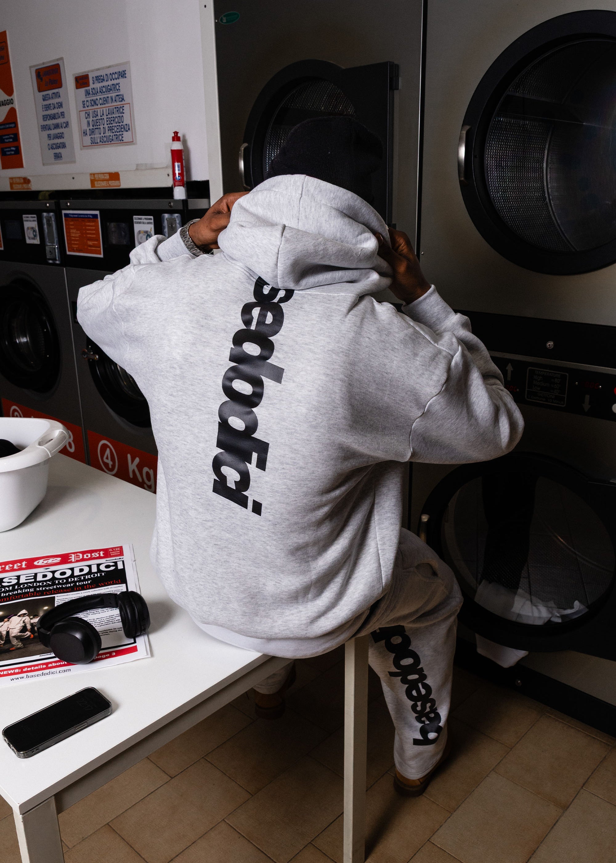 HOODIE_COMFY_VERTICALLOGOASHGREY_BLACK_0005_17.jpg