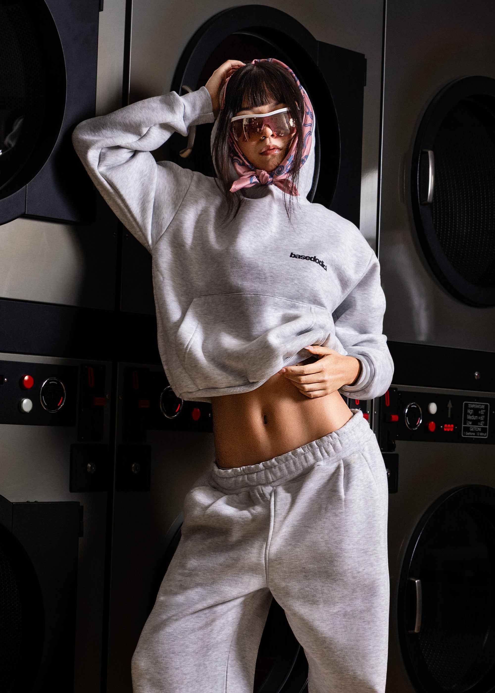 HOODIE_COMFY_VERTICALLOGOASHGREY_BLACK_0010_4copy.jpg