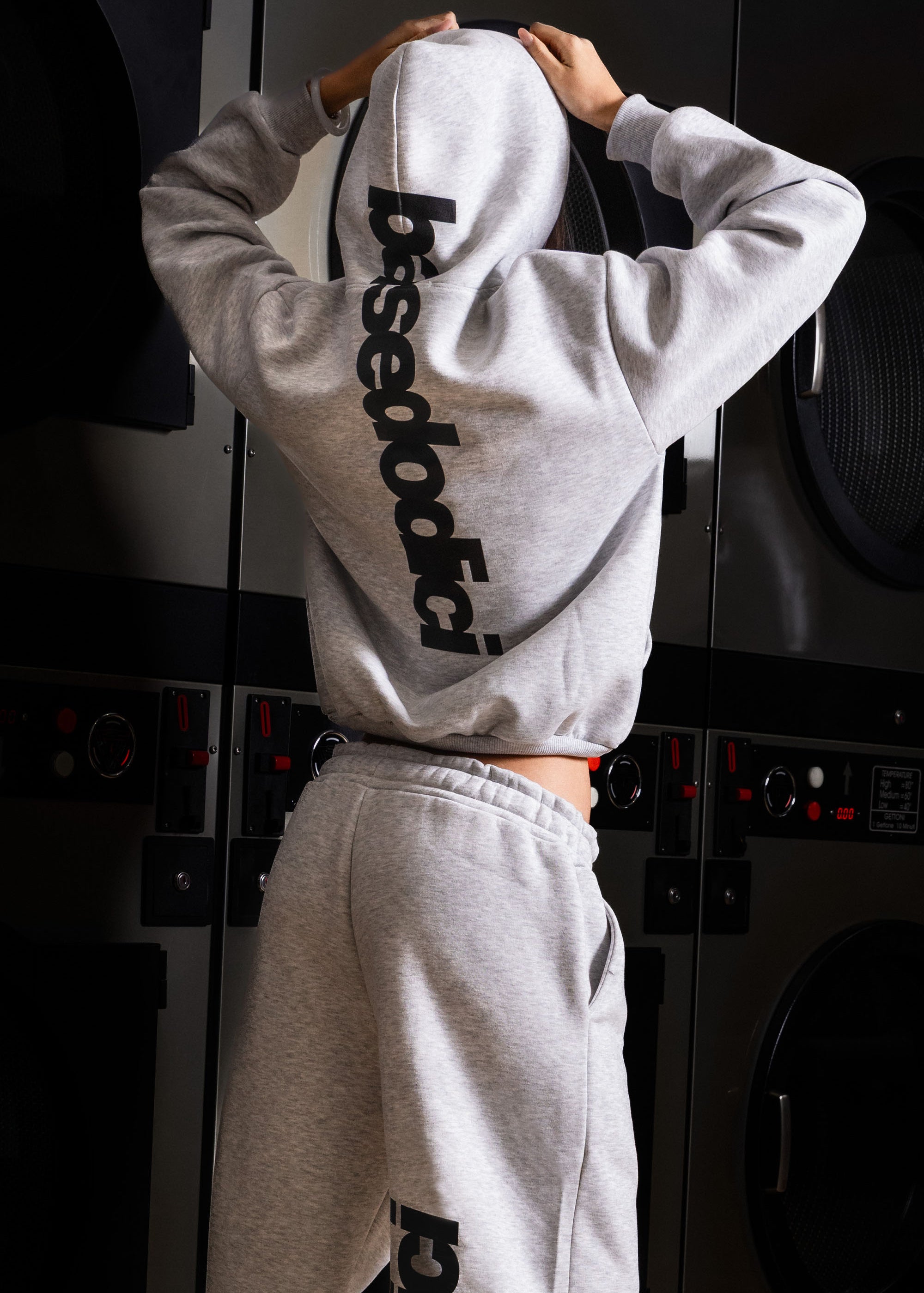 HOODIE_COMFY_VERTICALLOGOASHGREY_BLACK_0012_3copy.jpg
