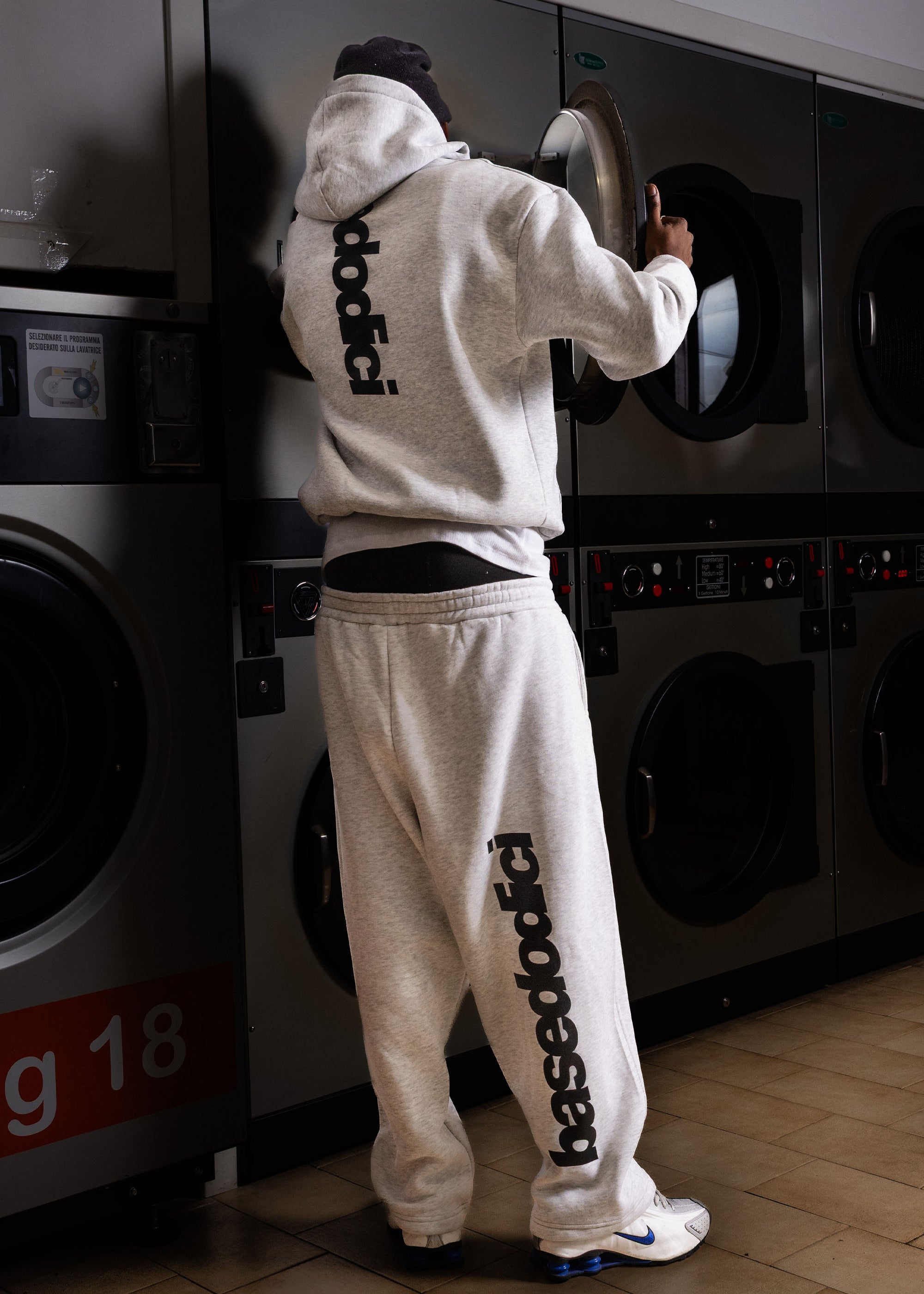 HOODIE_COMFY_VERTICALLOGOASHGREY_BLACK_0014_2.jpg