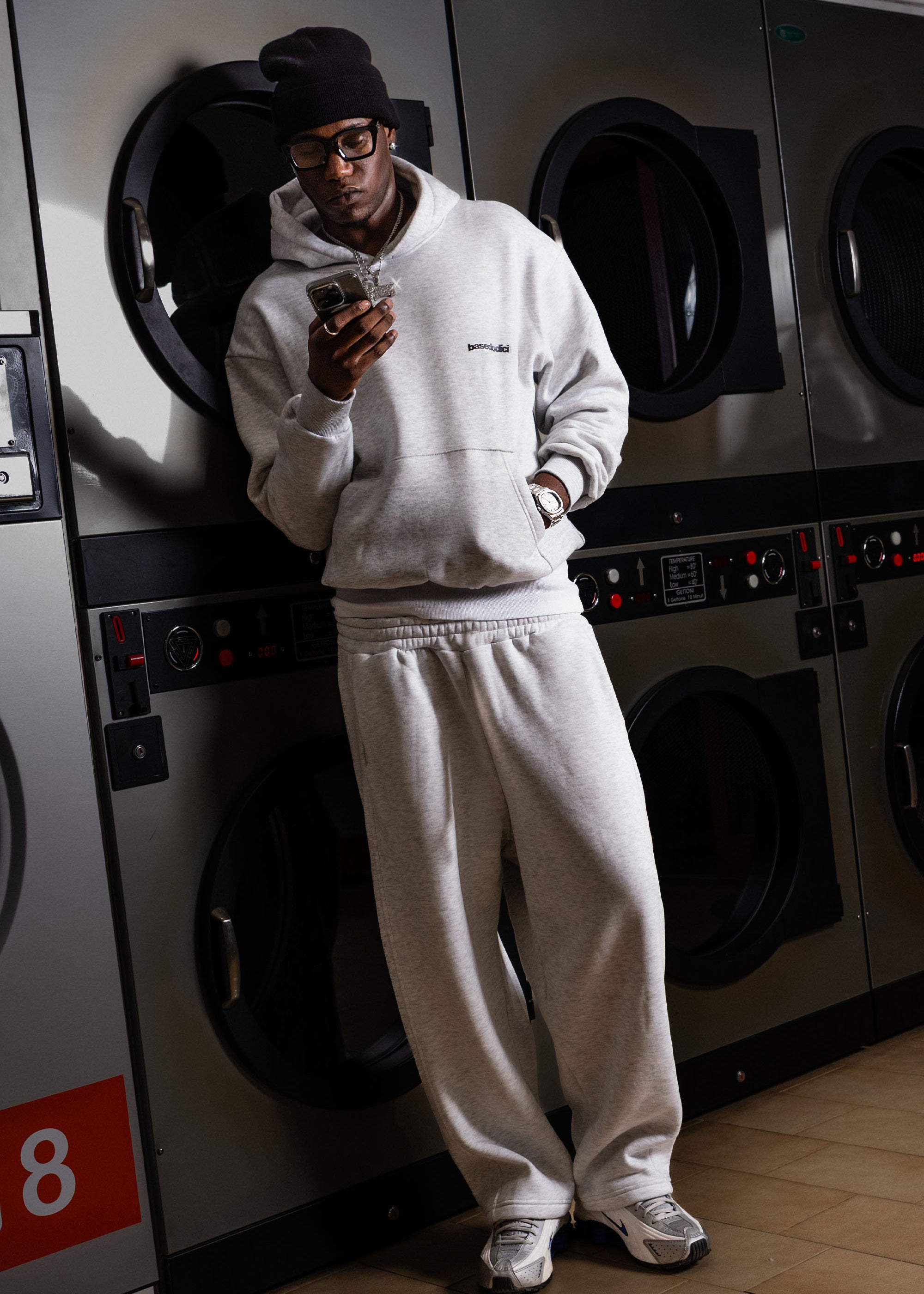 HOODIE_COMFY_VERTICALLOGOASHGREY_BLACK_0015_1.jpg