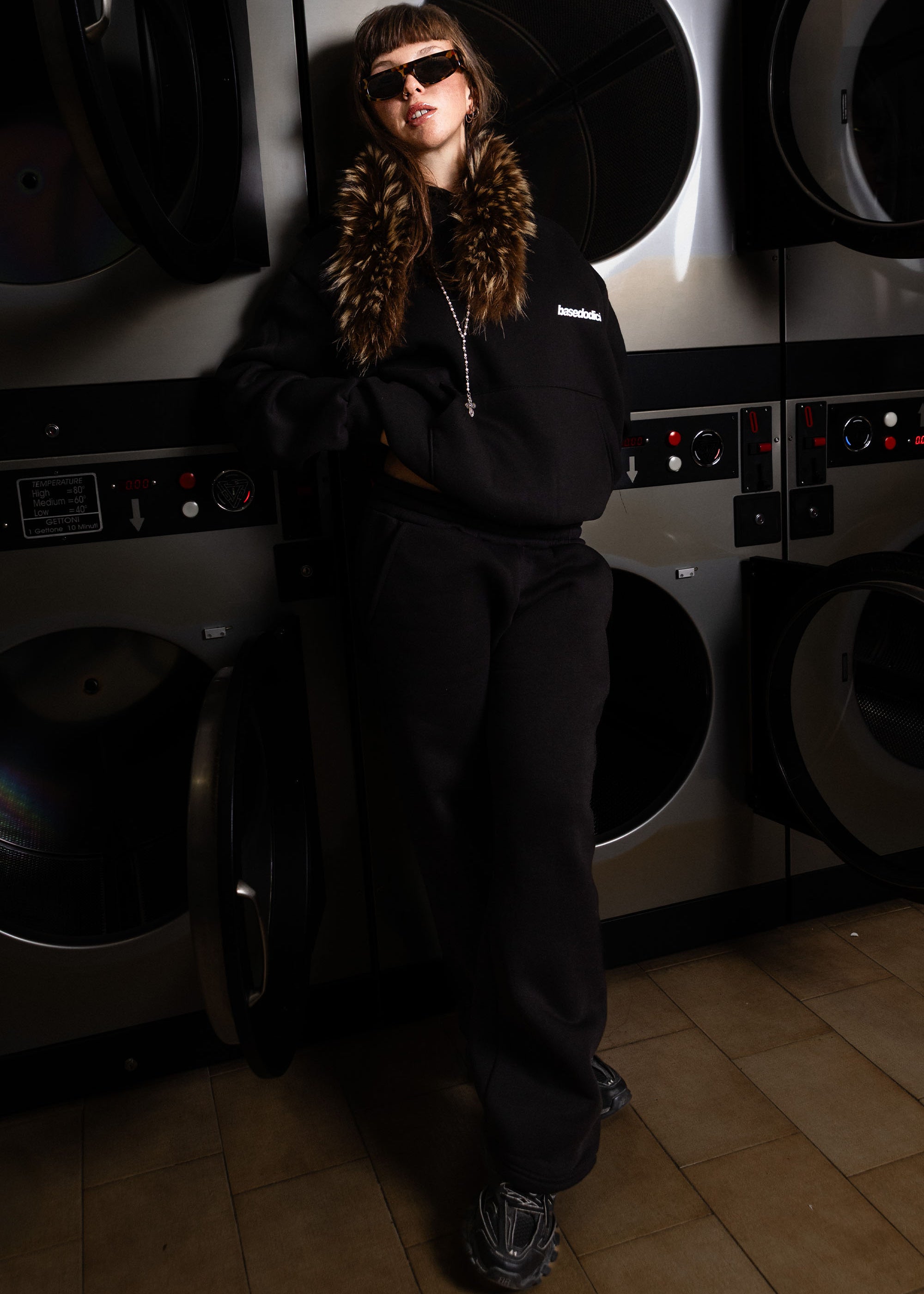 HOODIE_COMFY_VERTICALLOGOBLACK_WHITE_0003_32.jpg