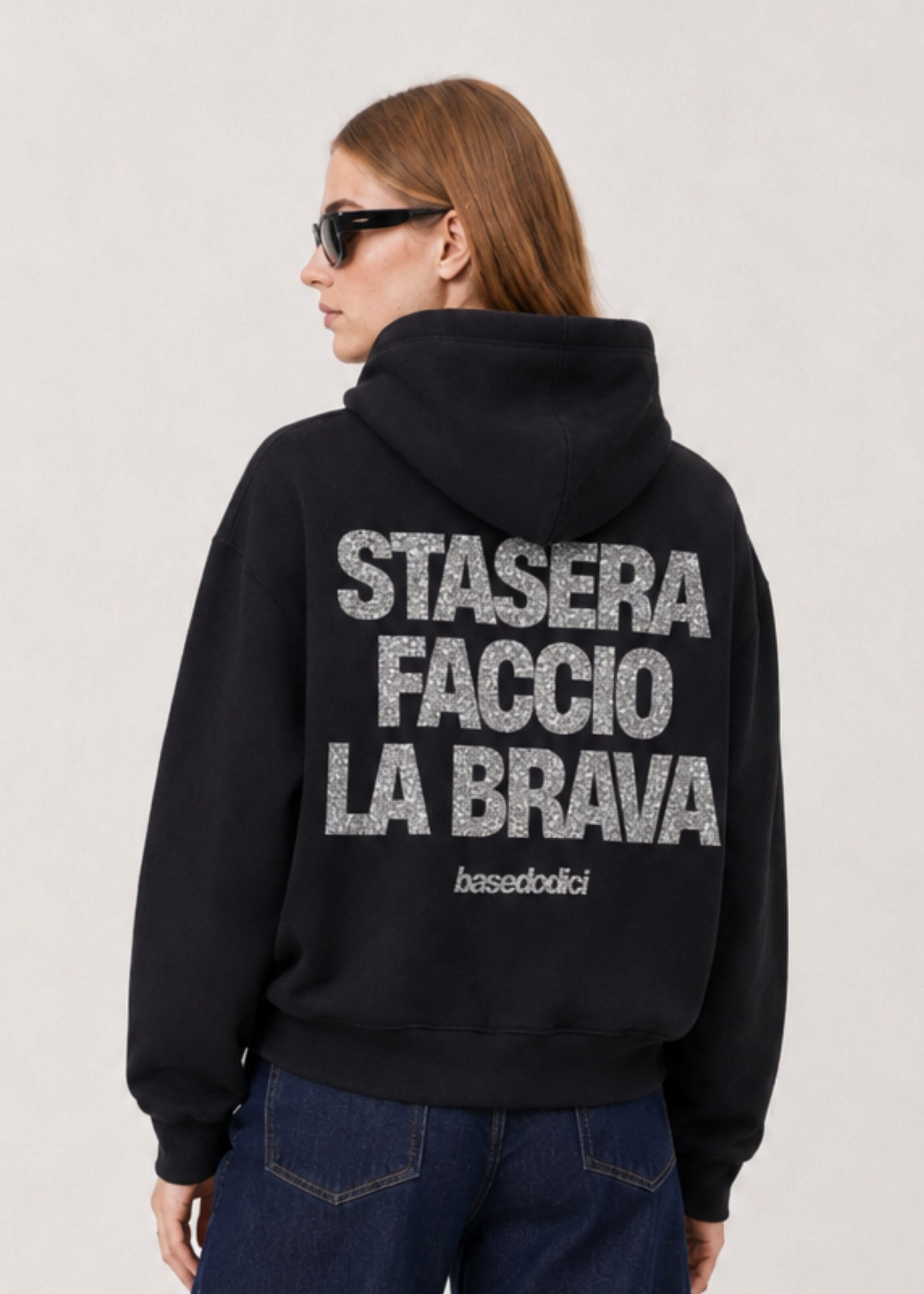 Hoodie_VIRALEDIT_FaccioLaBravaBlack_Glitter_Alessadnra_crop_back.jpg