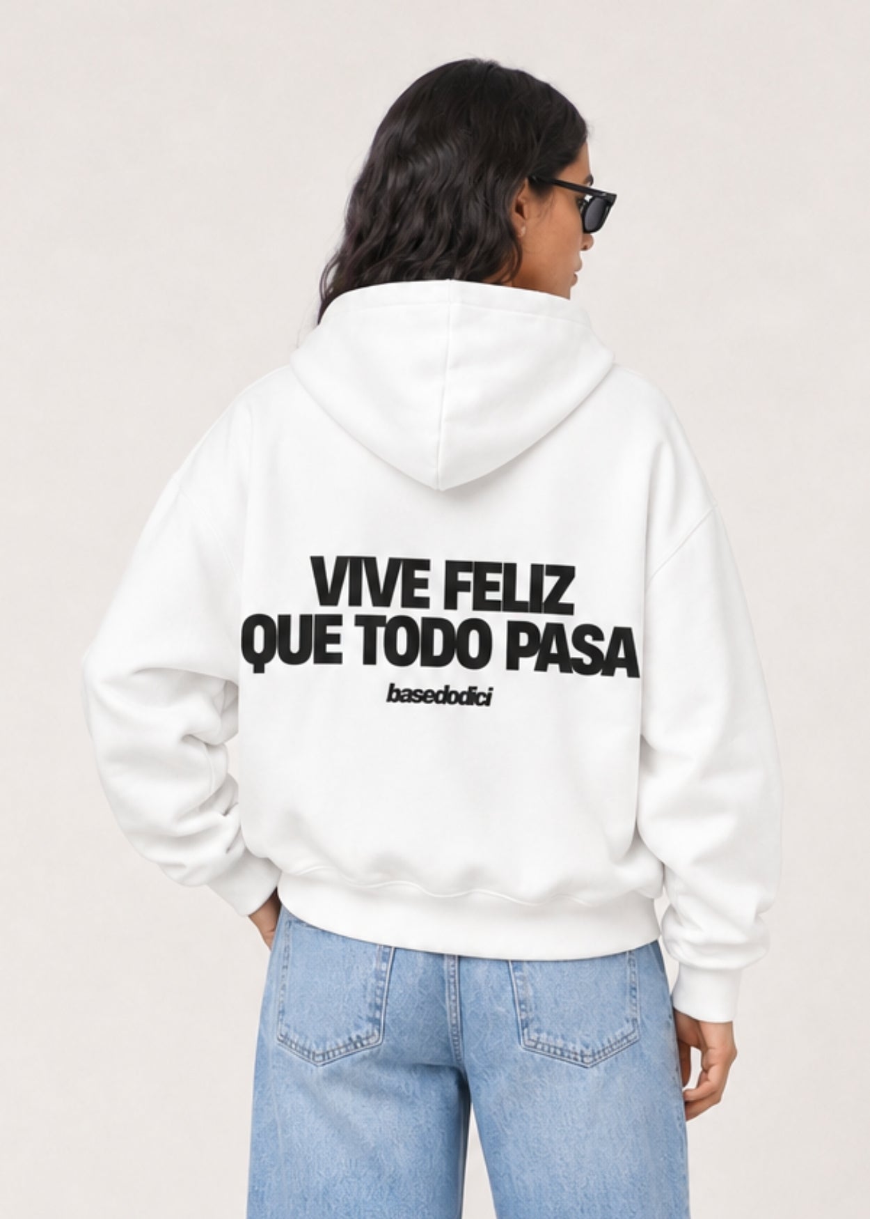 Hoodie_VIRALEDIT_ViveFelizWhite_Black_Paula_back_crop.jpg