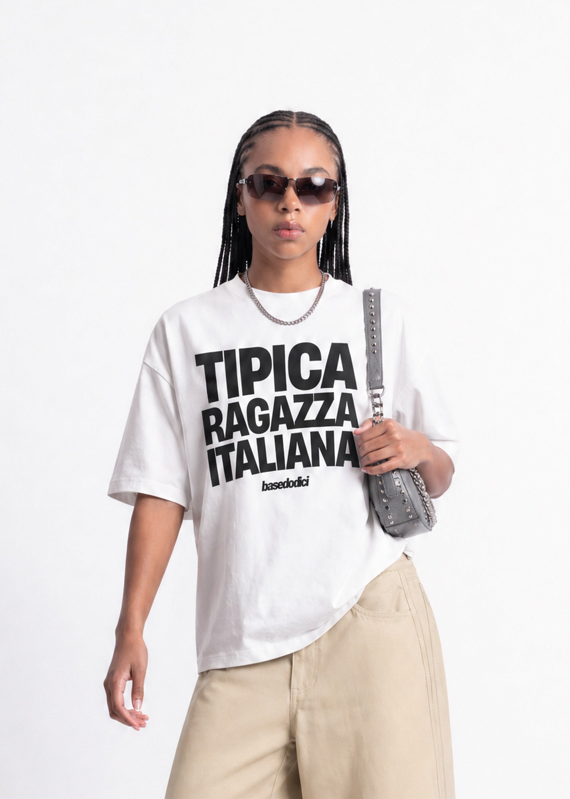 INDOSSATOCROP-DONNA_T-Shirt_COPY_PASTE_RagazzaItaliana_White-Black.jpg