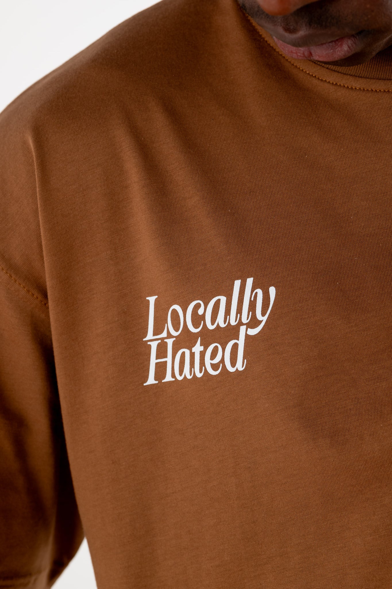 T-Shirt Boxy “RESORT” Locally Hated Brown