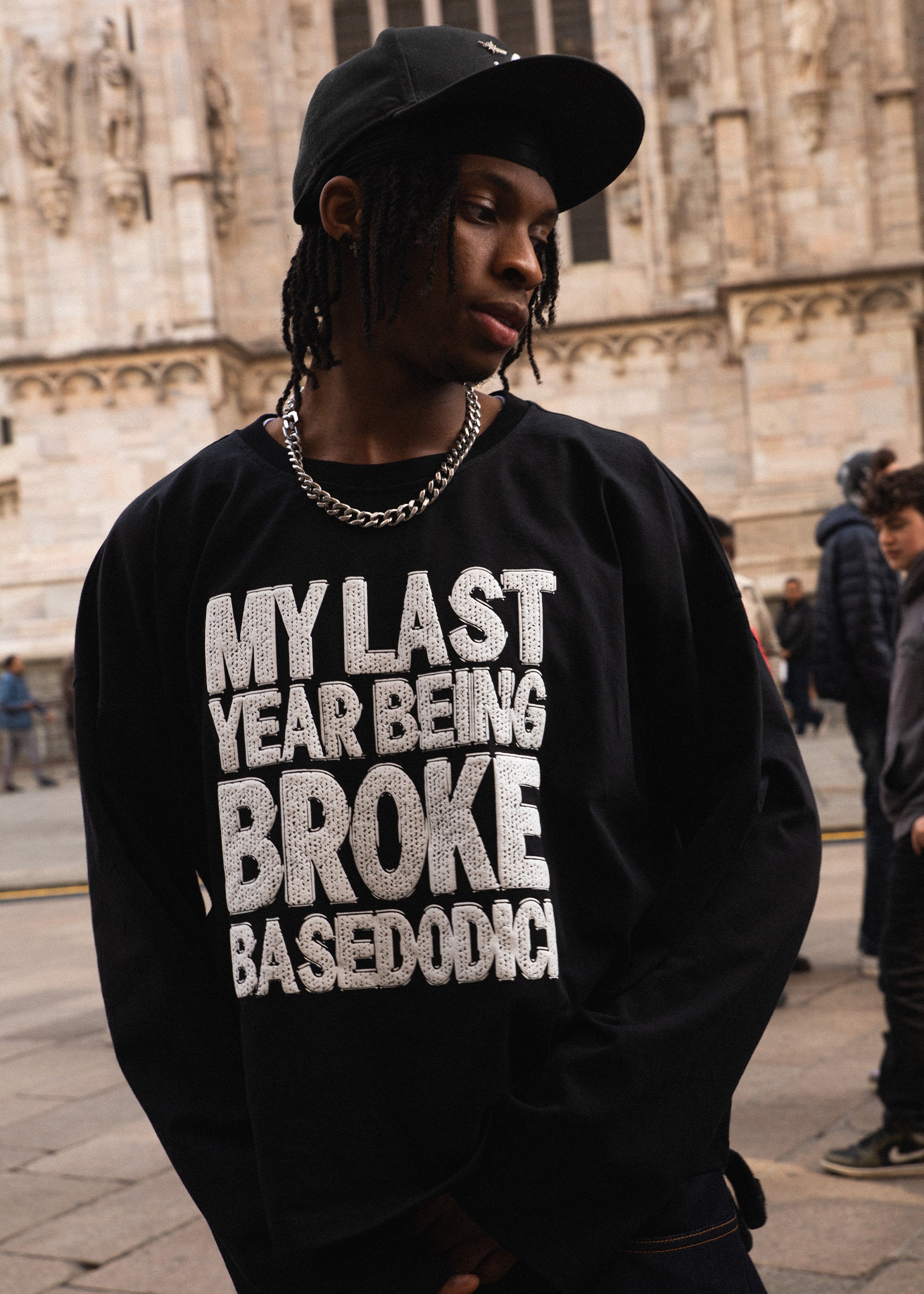 LONGSLEEVEBROKEBLACK_creative_web_0002_11.jpg