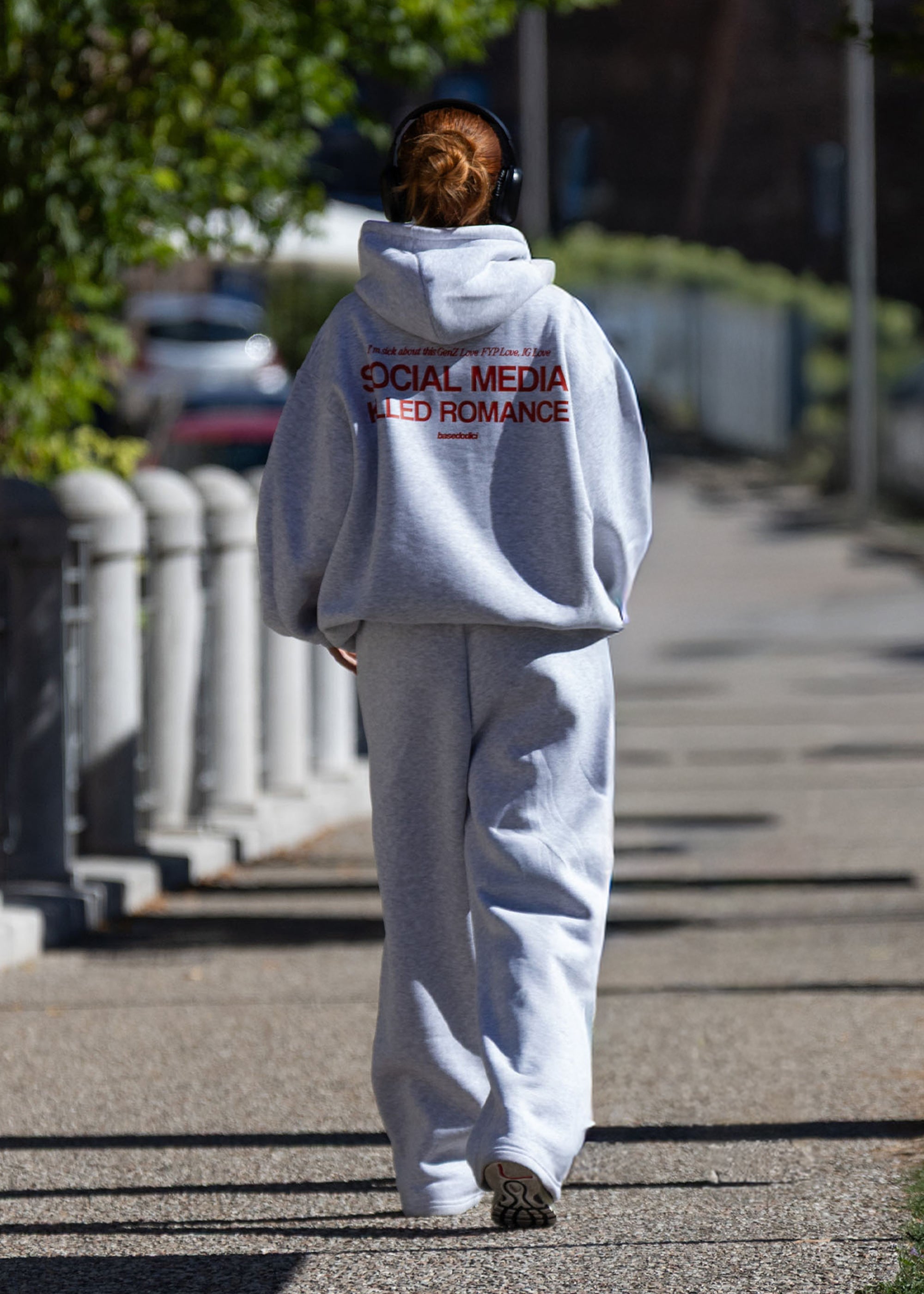 LOOK_KILLED_GRAY_RED.jpg