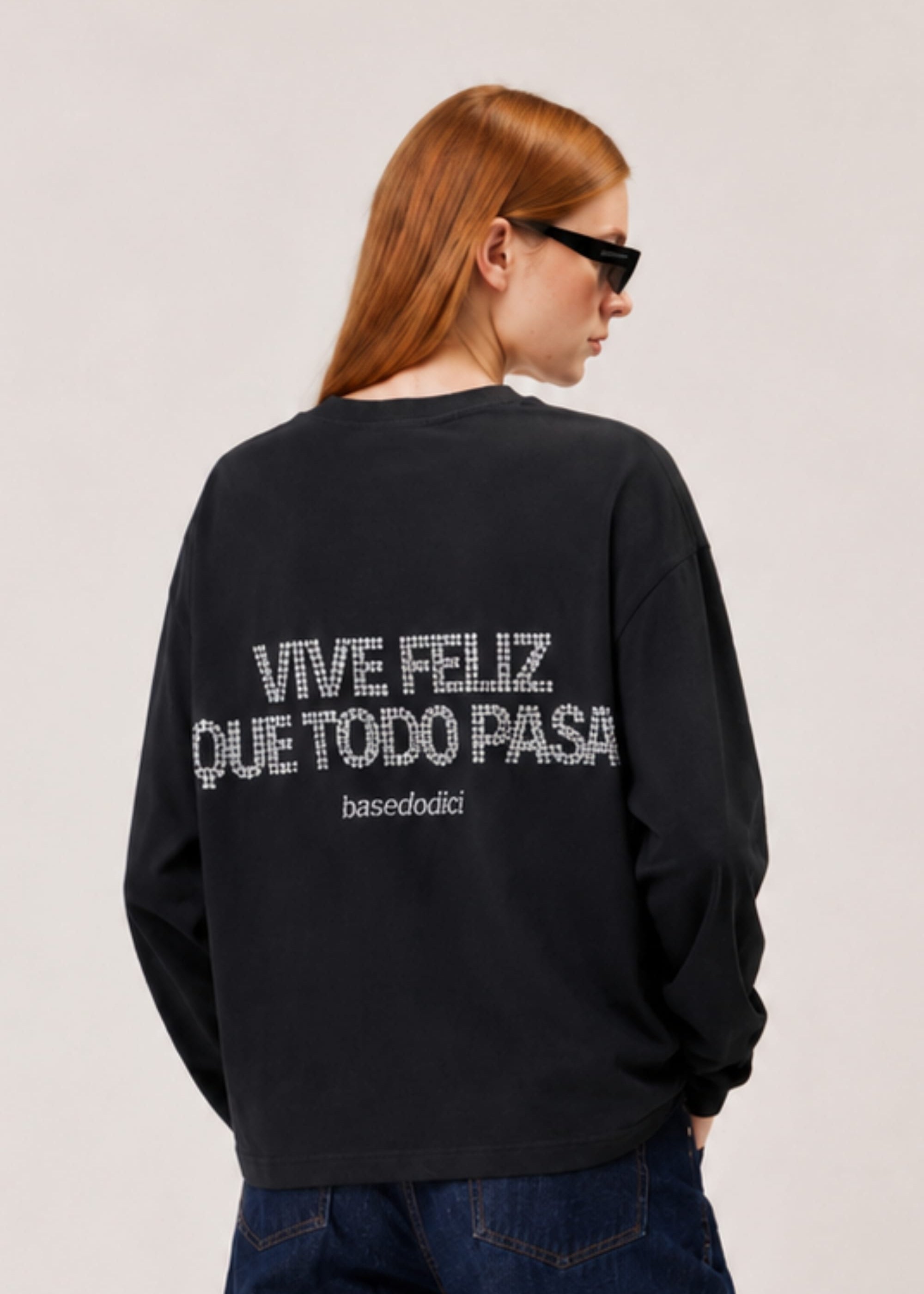 Longsleeve_VIRALEDIT_ViveFelizBlack_Grillz_Alessandra_back.crop.jpg
