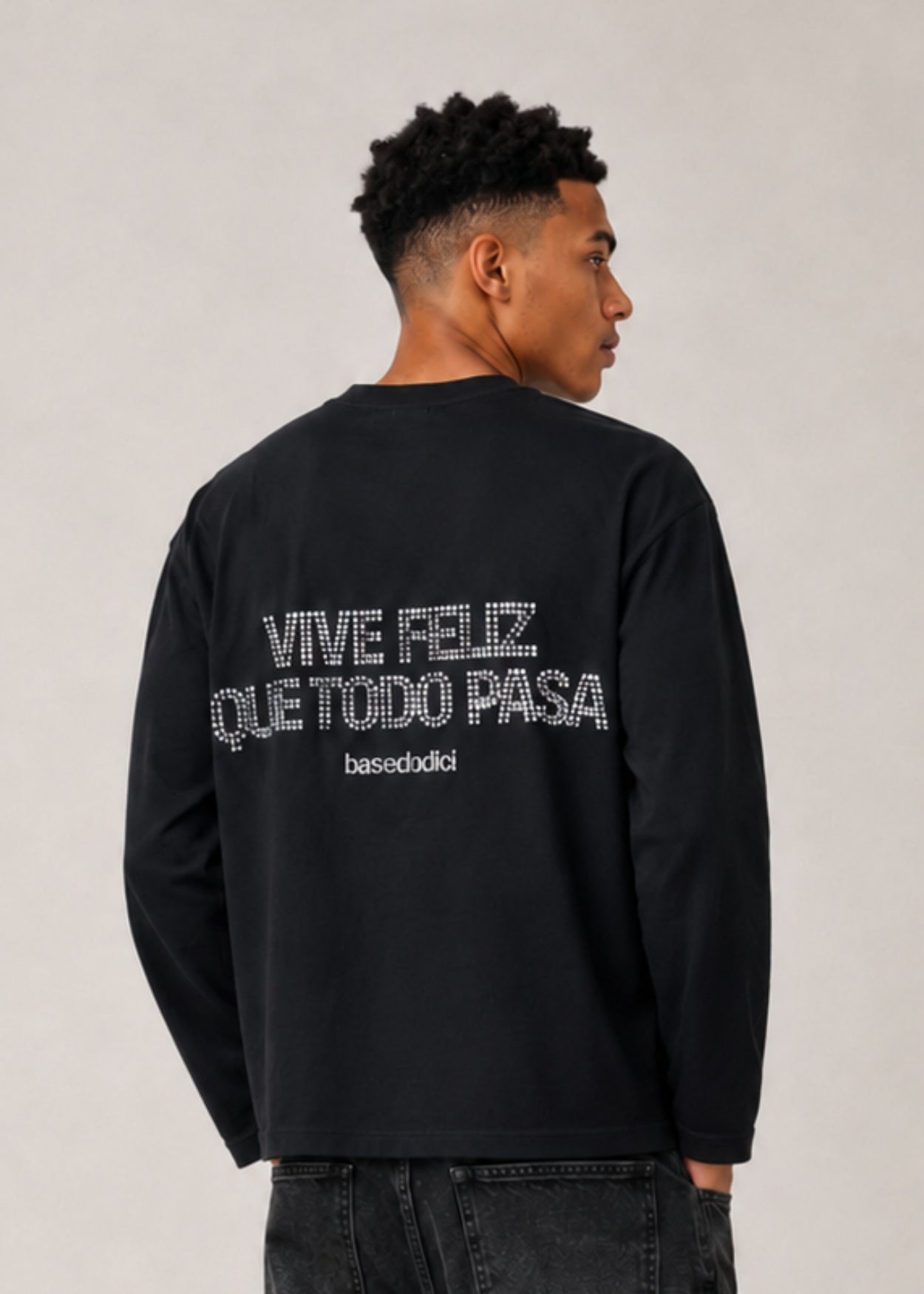 Longsleeve_VIRALEDIT_ViveFelizBlack_Grillz_Marcus_back_crop.jpg