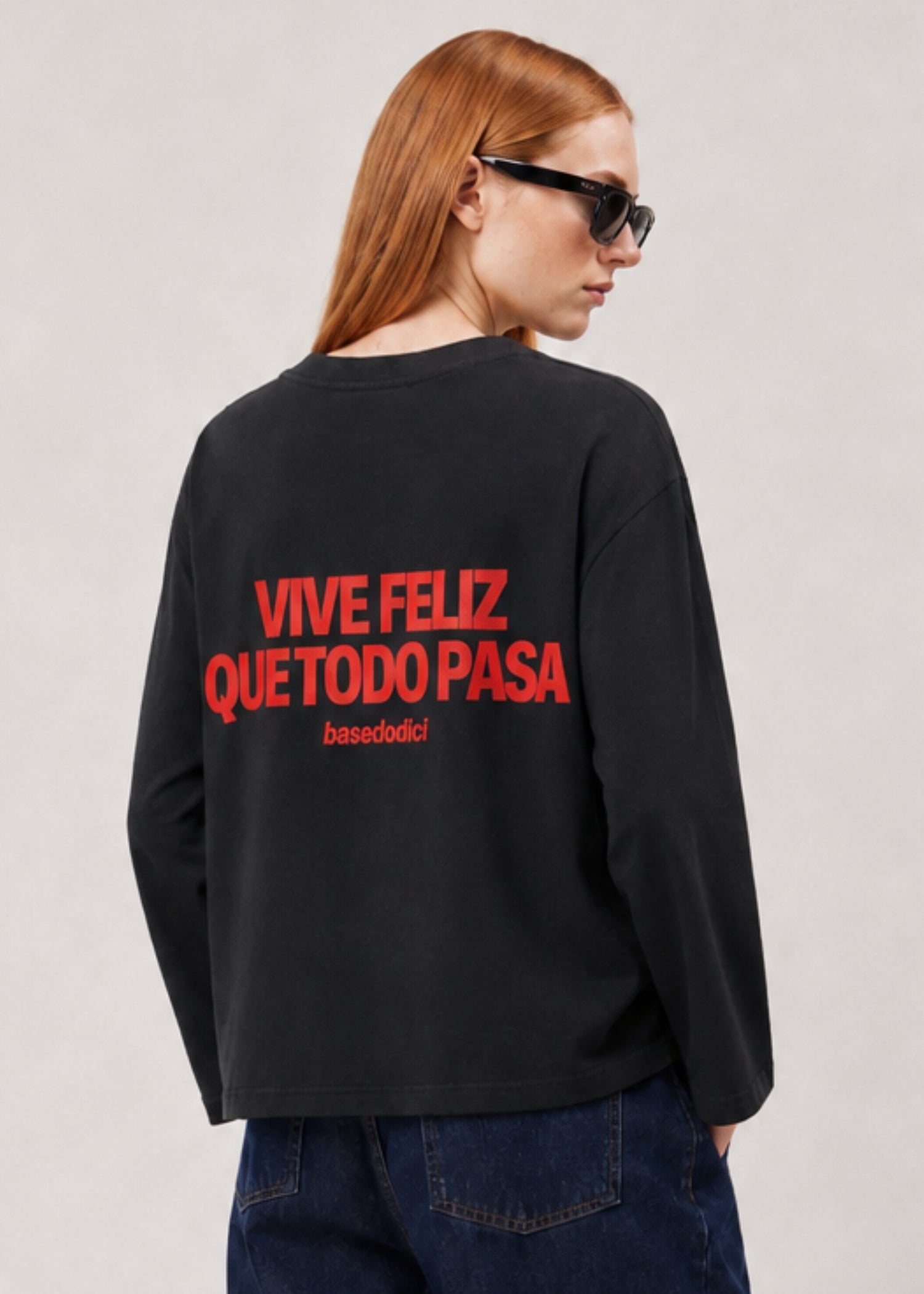 Longsleeve_VIRALEDIT_ViveFelizBlack_Red_Alessadnra_back_cropjpg.jpg