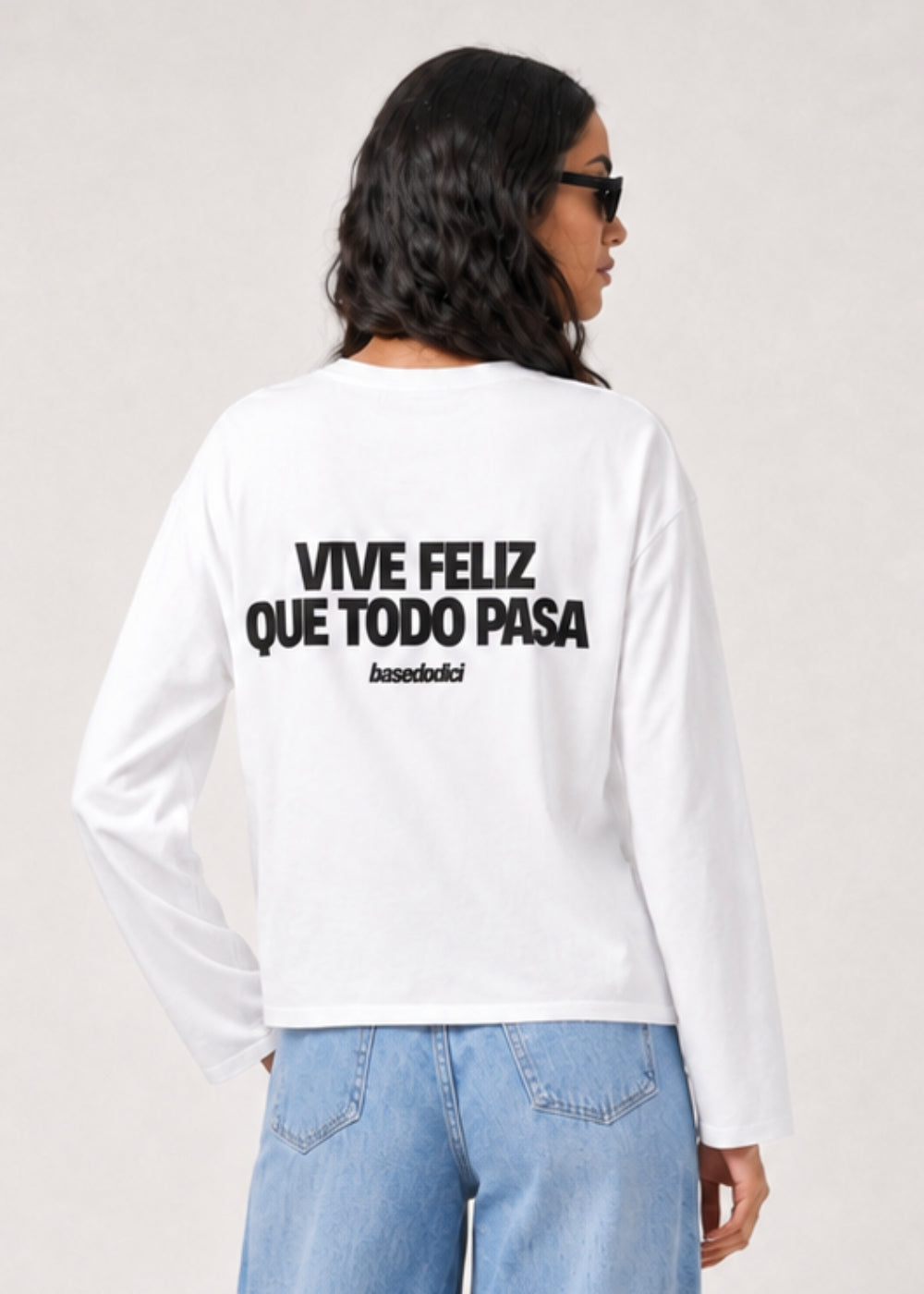 Longsleeve_VIRALEDIT_ViveFelizWhite_Black_Paula_back_crop..jpg