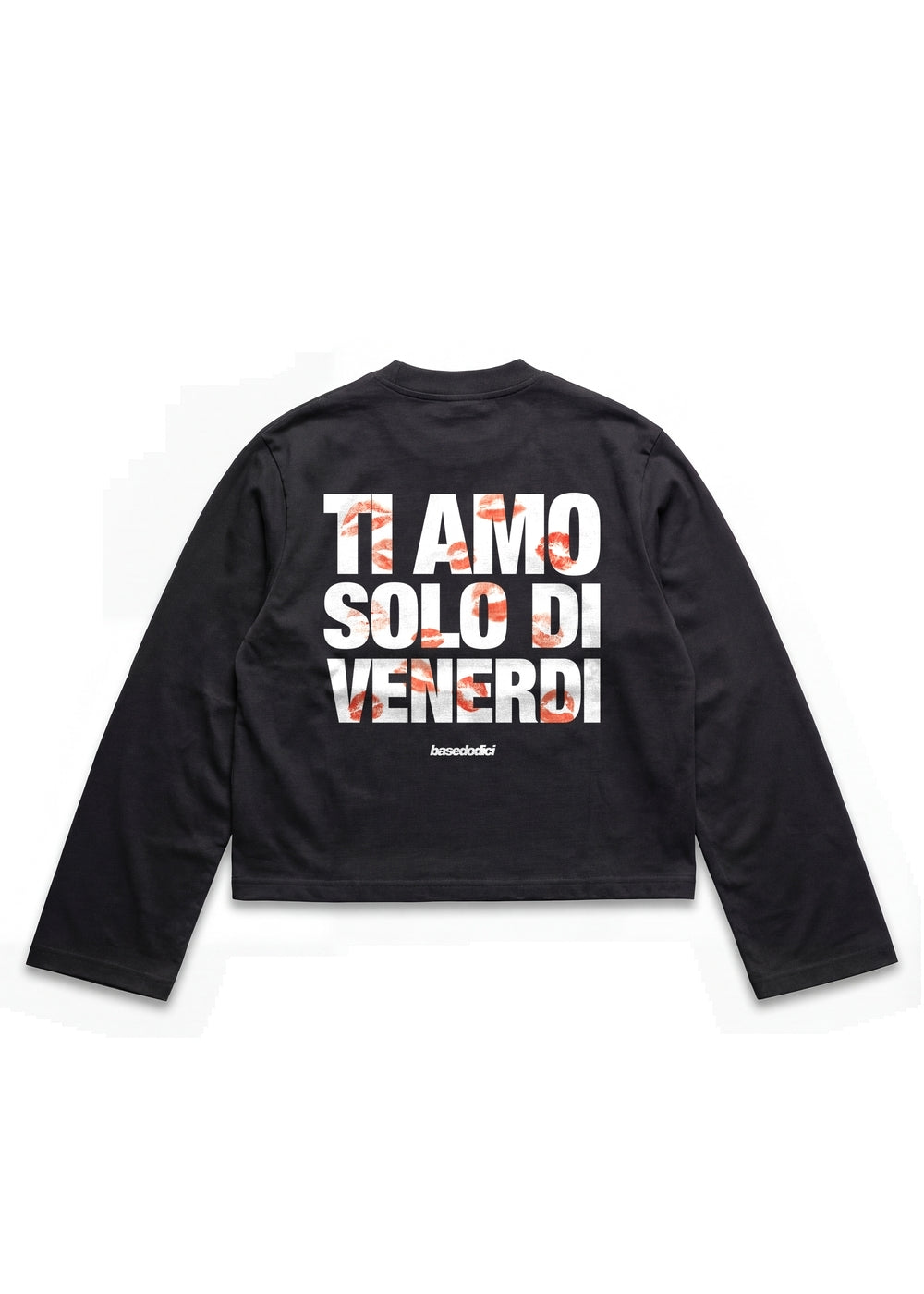MOCKUP_LongsleeveVIRALEDITTiAmoVenerdiBlack-Kiss.jpg