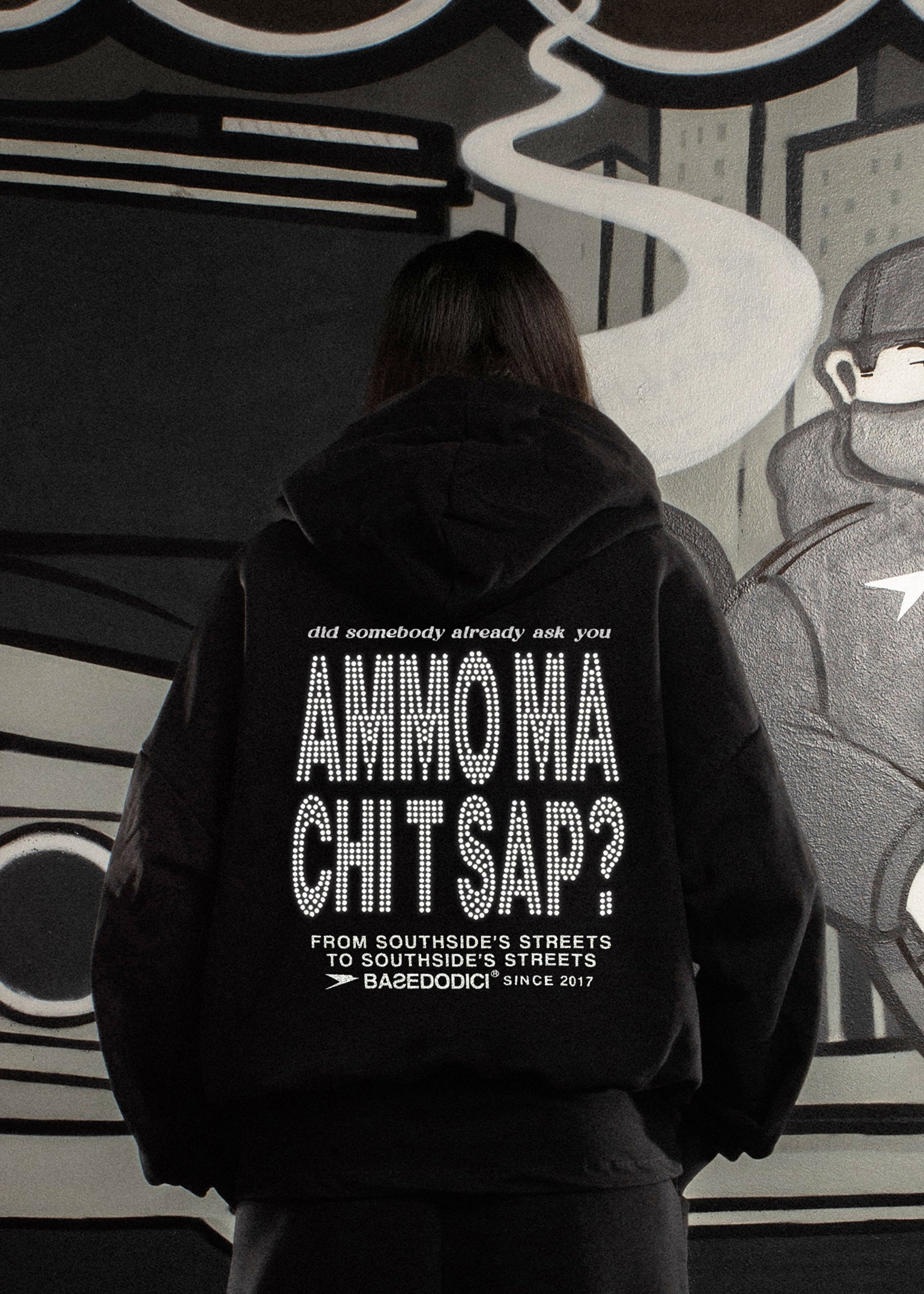 OPTIM__0000s_0000_HOODIE_AMMO_BLACK_STRASS_WOMAN_BACK_copy.jpg