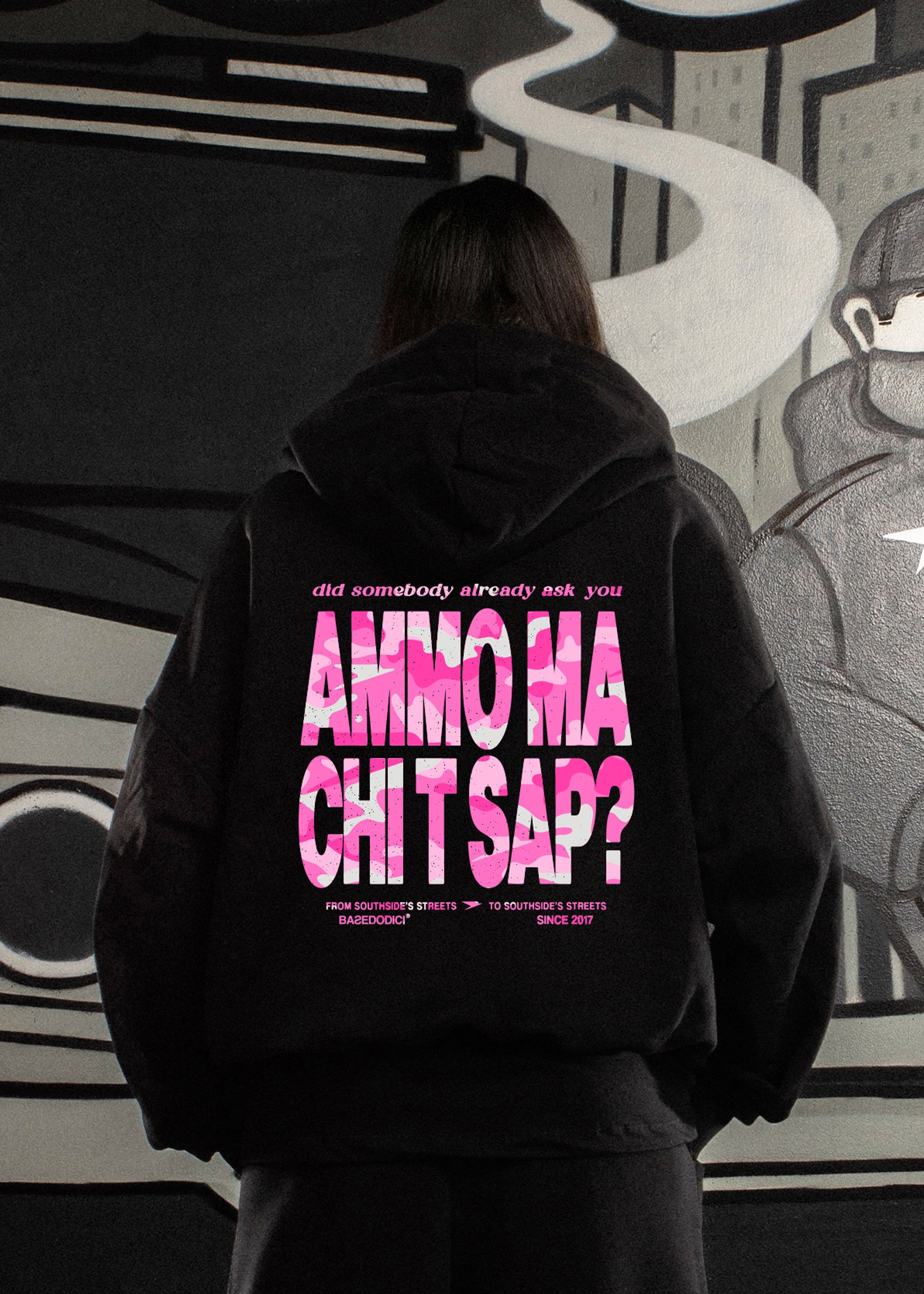 OPTIM__0001s_0000_HOODIE_AMMO_BLACK_CAMO_PINK_WOMAN_BACK_CUT.jpg