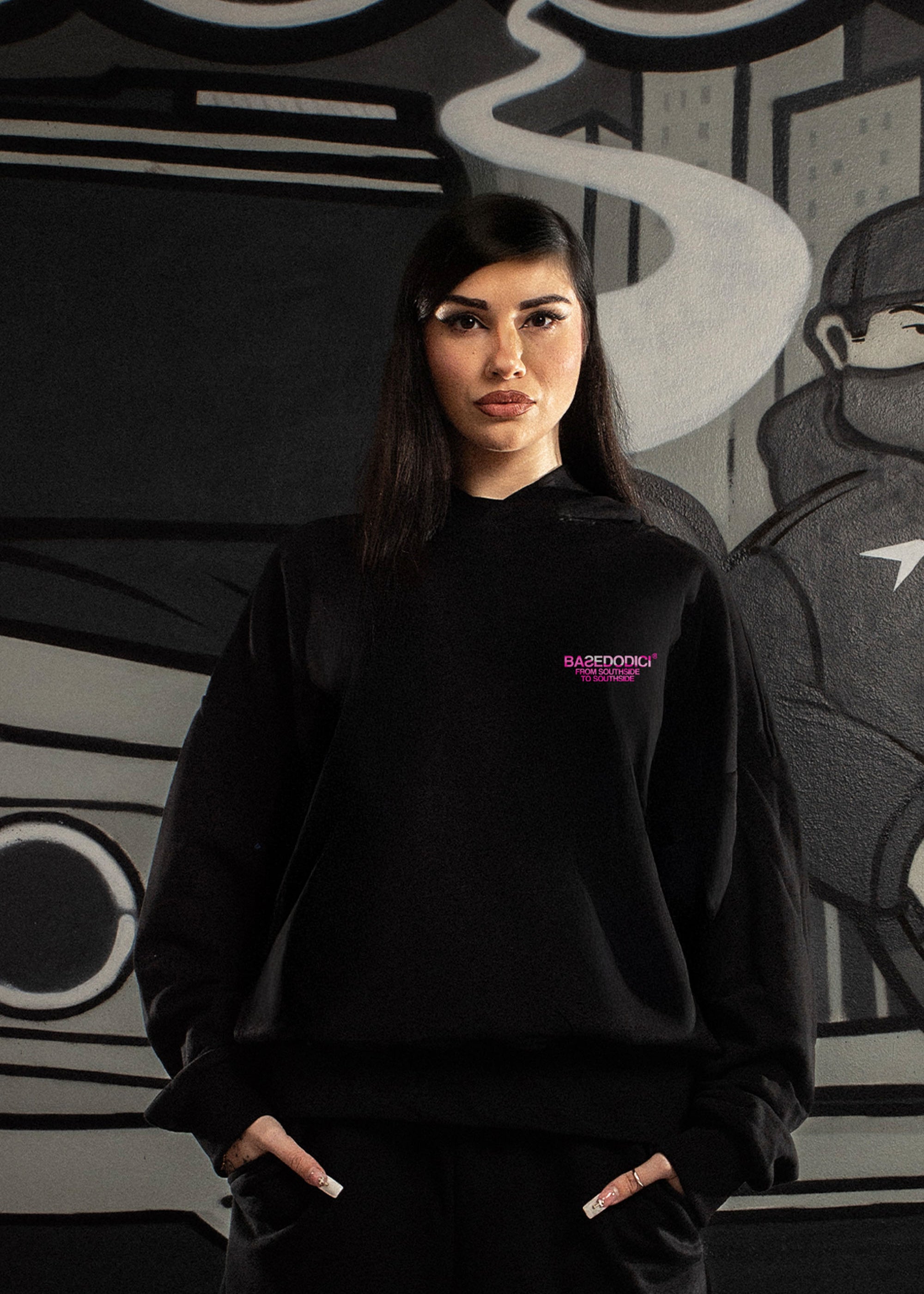 OPTIM__0001s_0002_HOODIE_AMMO_BLACK_CAMO_PINK_WOMAN_FRONT_CUT.jpg