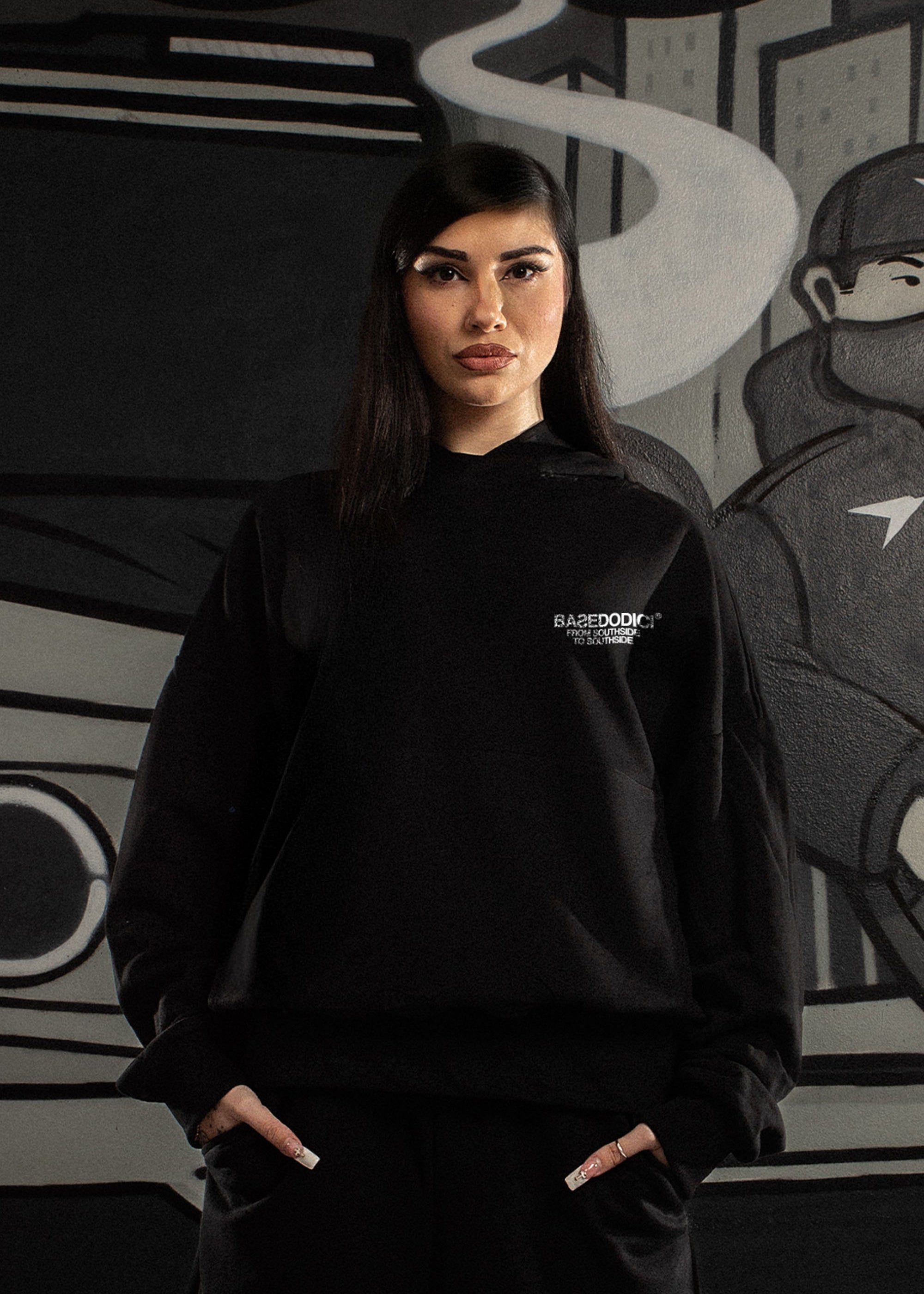 OPTIM__0003s_0002_HOODIE_AMMO_BLACK_COW_GREY_WOMAN_CUT.jpg