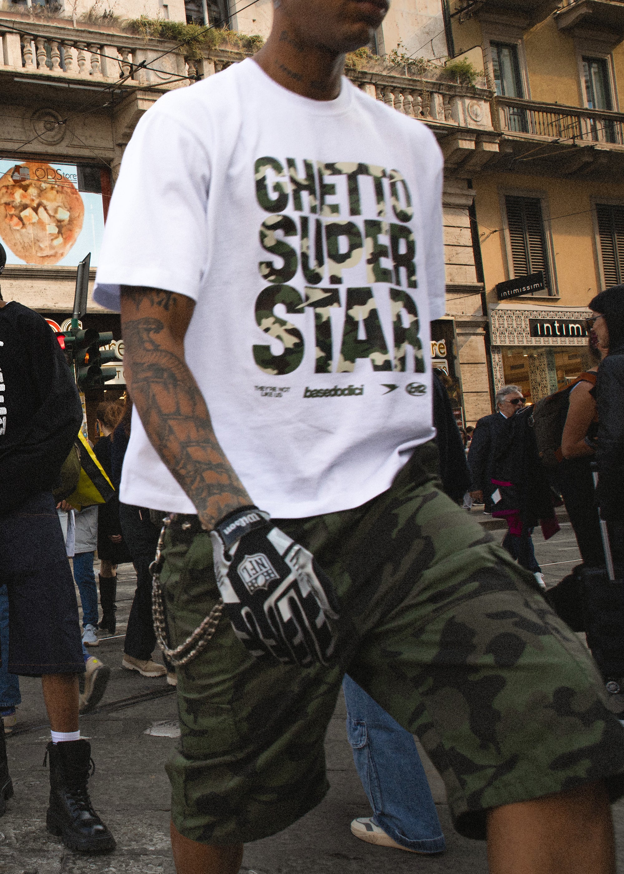 TEEGHETTOWHITE_creative_web_0001_7copy.jpg