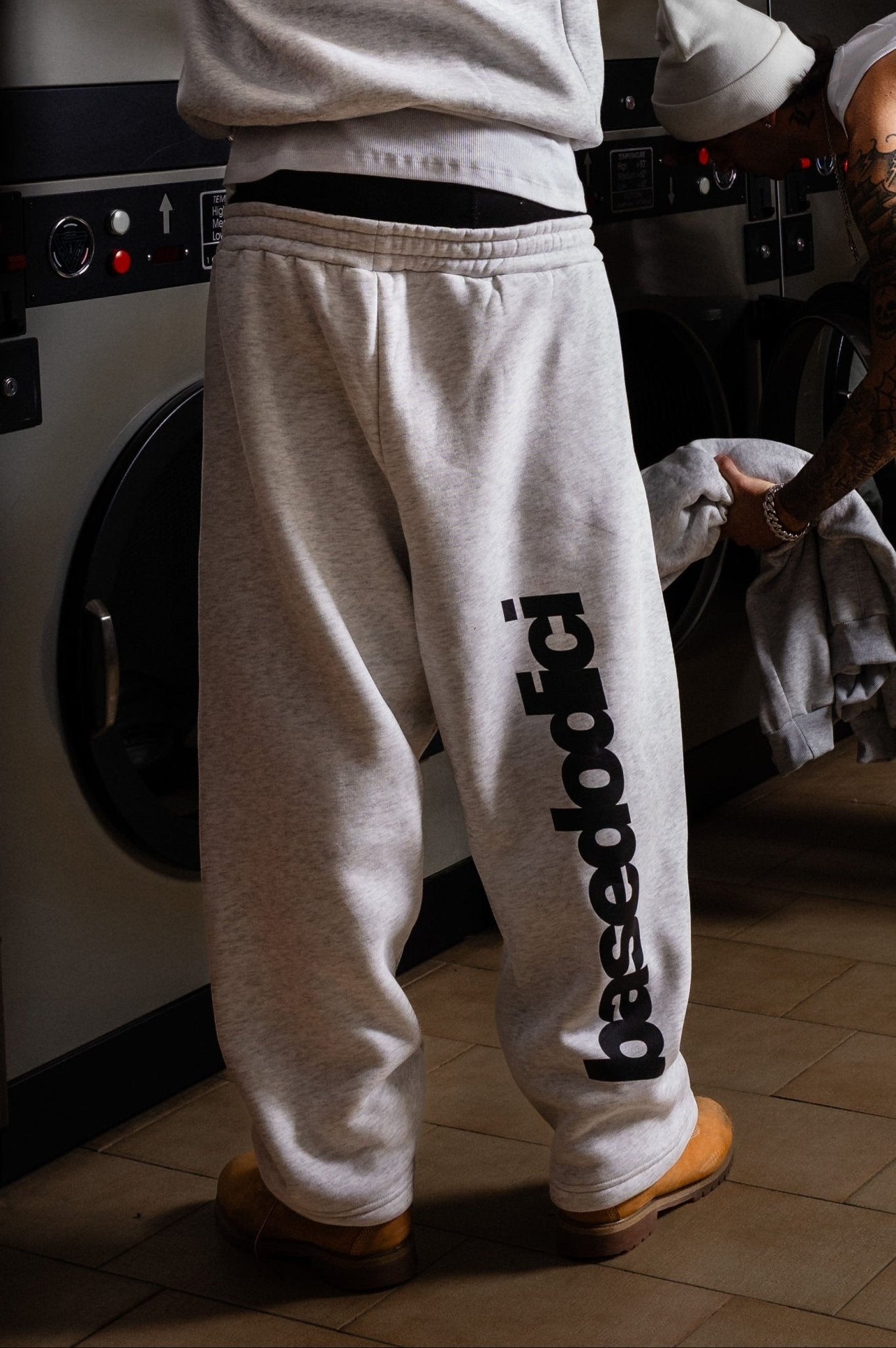 Fleece Pants "COMFY" Vertical Logo AshGrey/Black - BASEDODICI®